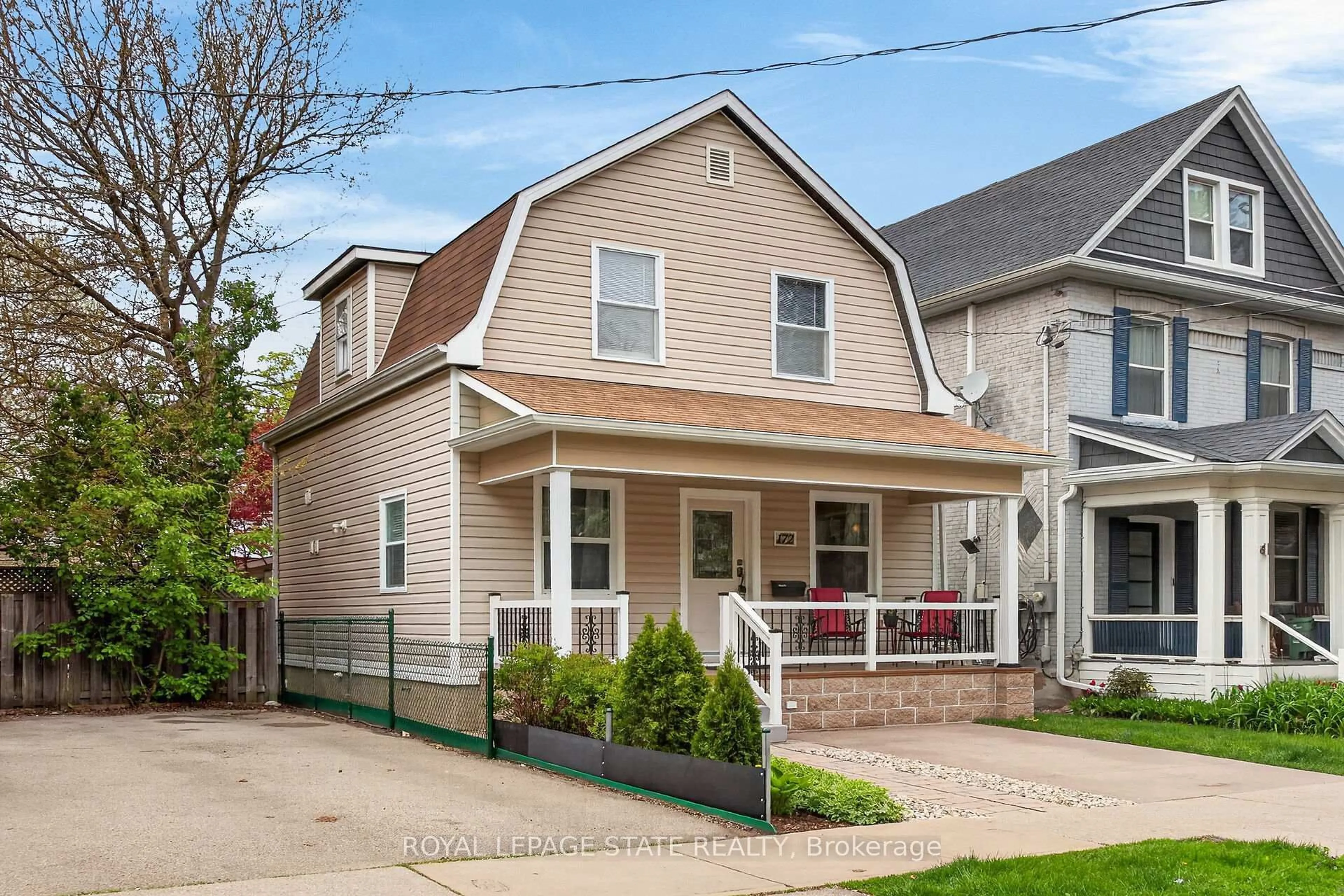 Home with vinyl exterior material, street for 172 Prospect St, Hamilton Ontario L8M 2Z4