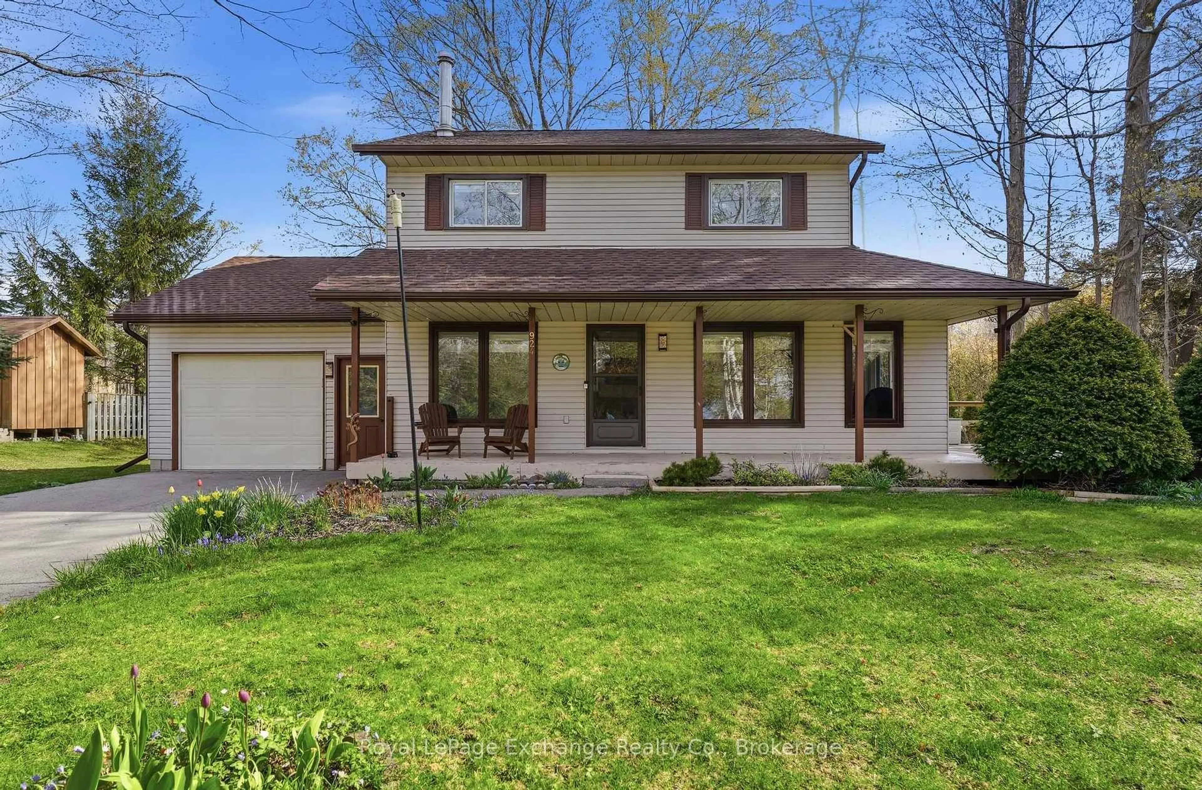 Home with brick exterior material, street for 924 Tanglewood Dr, Huron-Kinloss Ontario N2Z 2X3