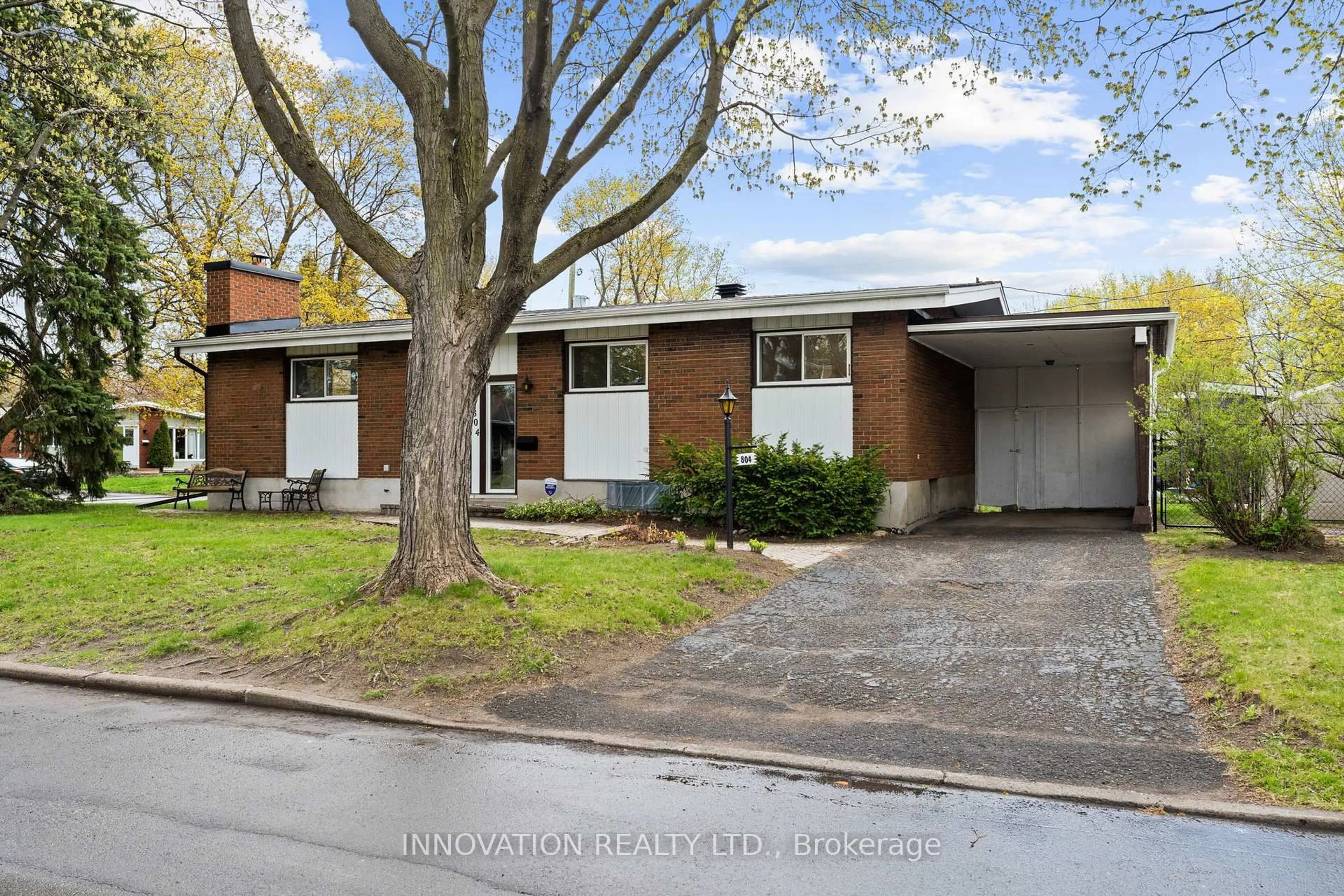 Home with brick exterior material, street for 804 Adams Ave, Ottawa Ontario K1G 2Y2