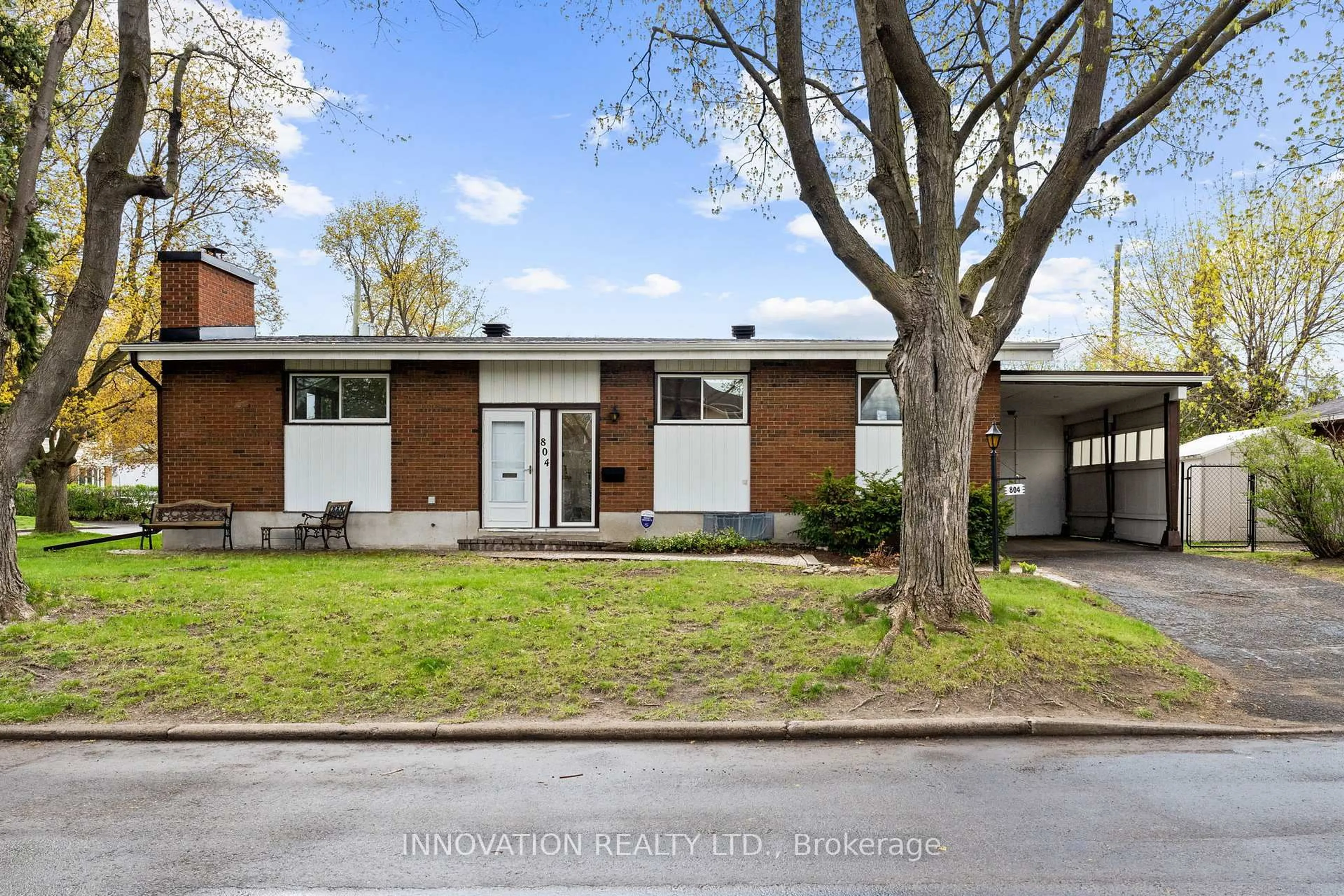Home with brick exterior material, street for 804 Adams Ave, Ottawa Ontario K1G 2Y2