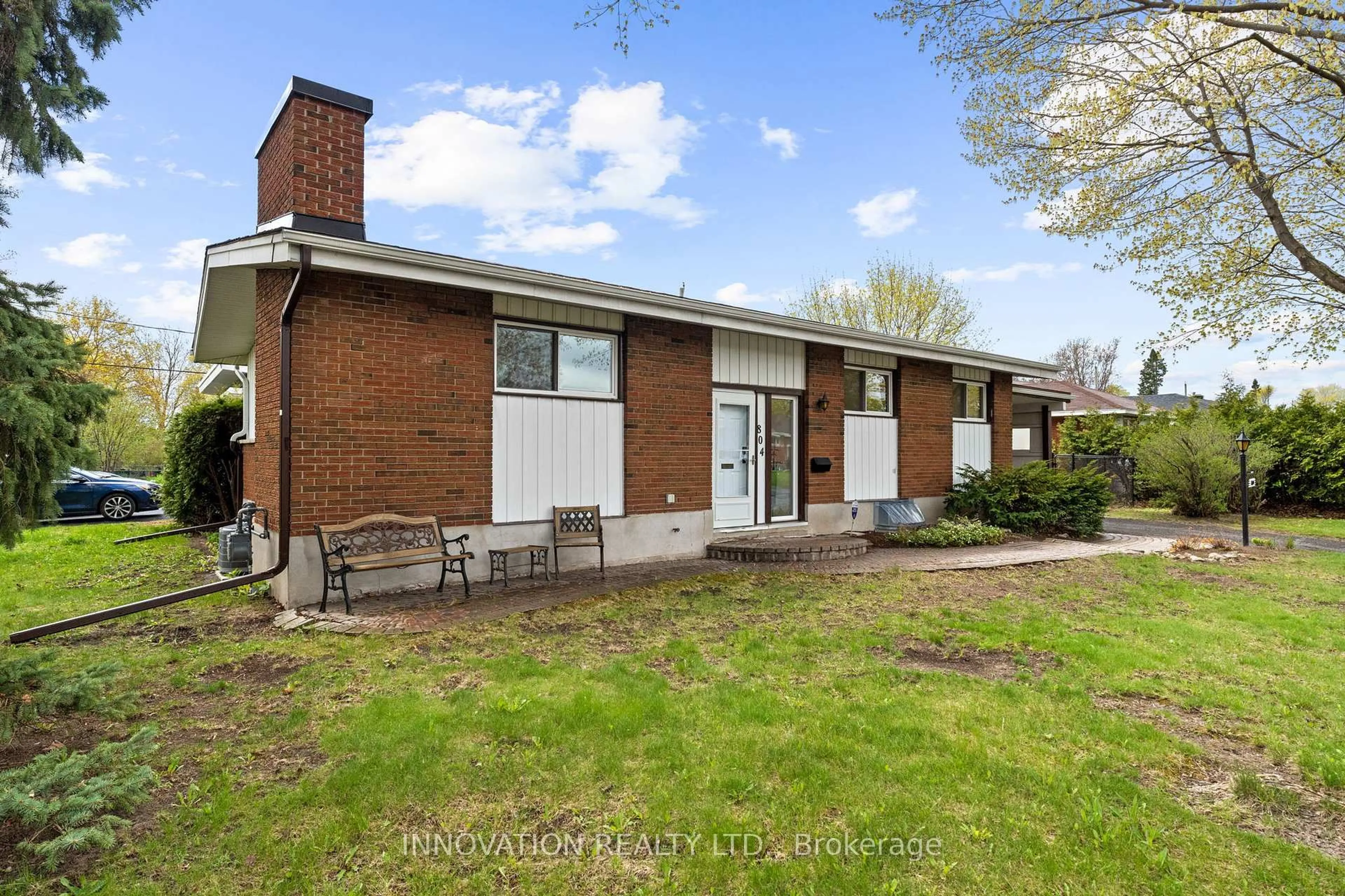 Home with brick exterior material, street for 804 Adams Ave, Ottawa Ontario K1G 2Y2
