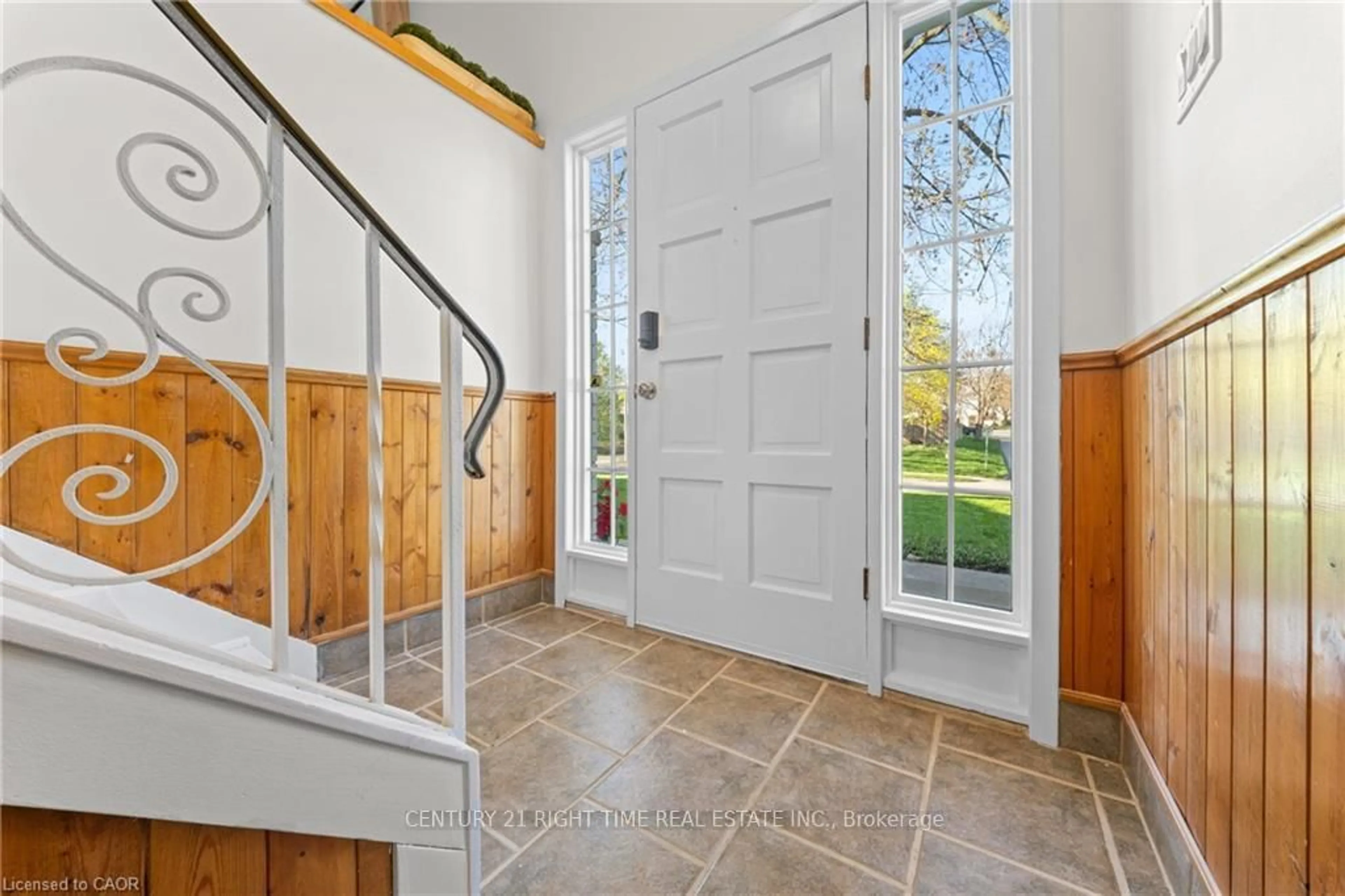 Indoor entryway for 183 Harvard Rd, Waterloo Ontario N2J 3V4
