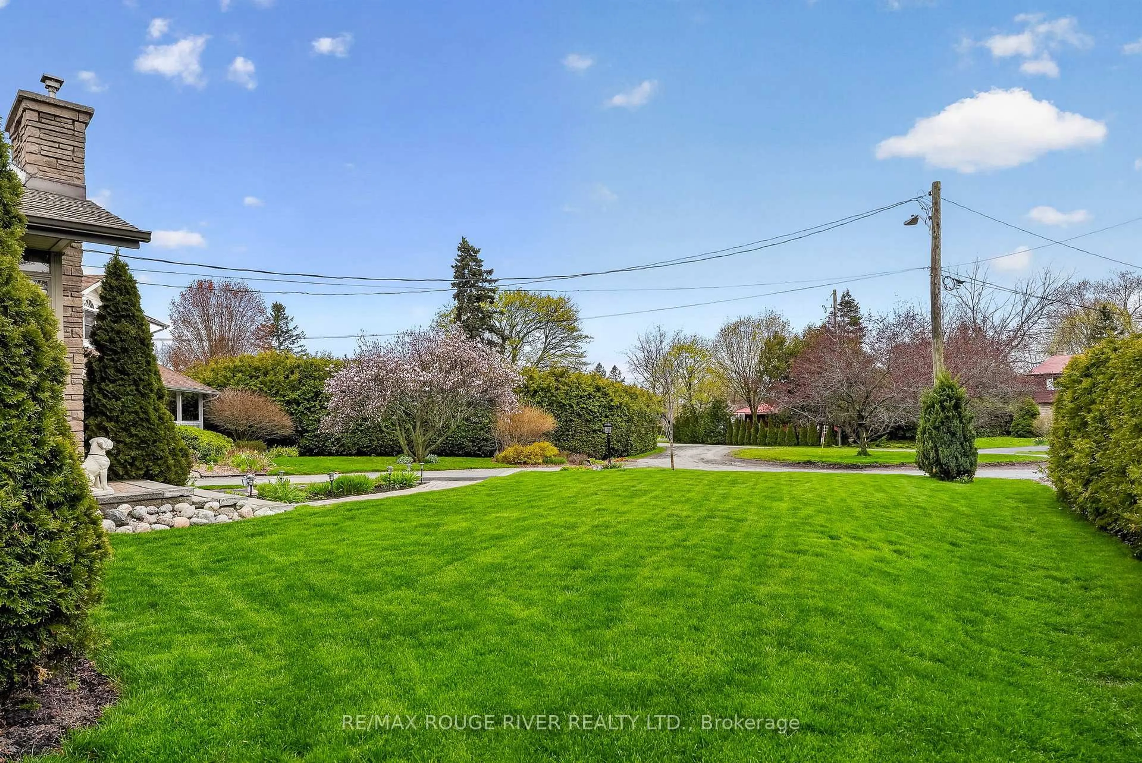 A pic from outside/outdoor area/front of a property/back of a property/a pic from drone, unknown for 6 St. Lawrence Pl, Cobourg Ontario K9A 4G8