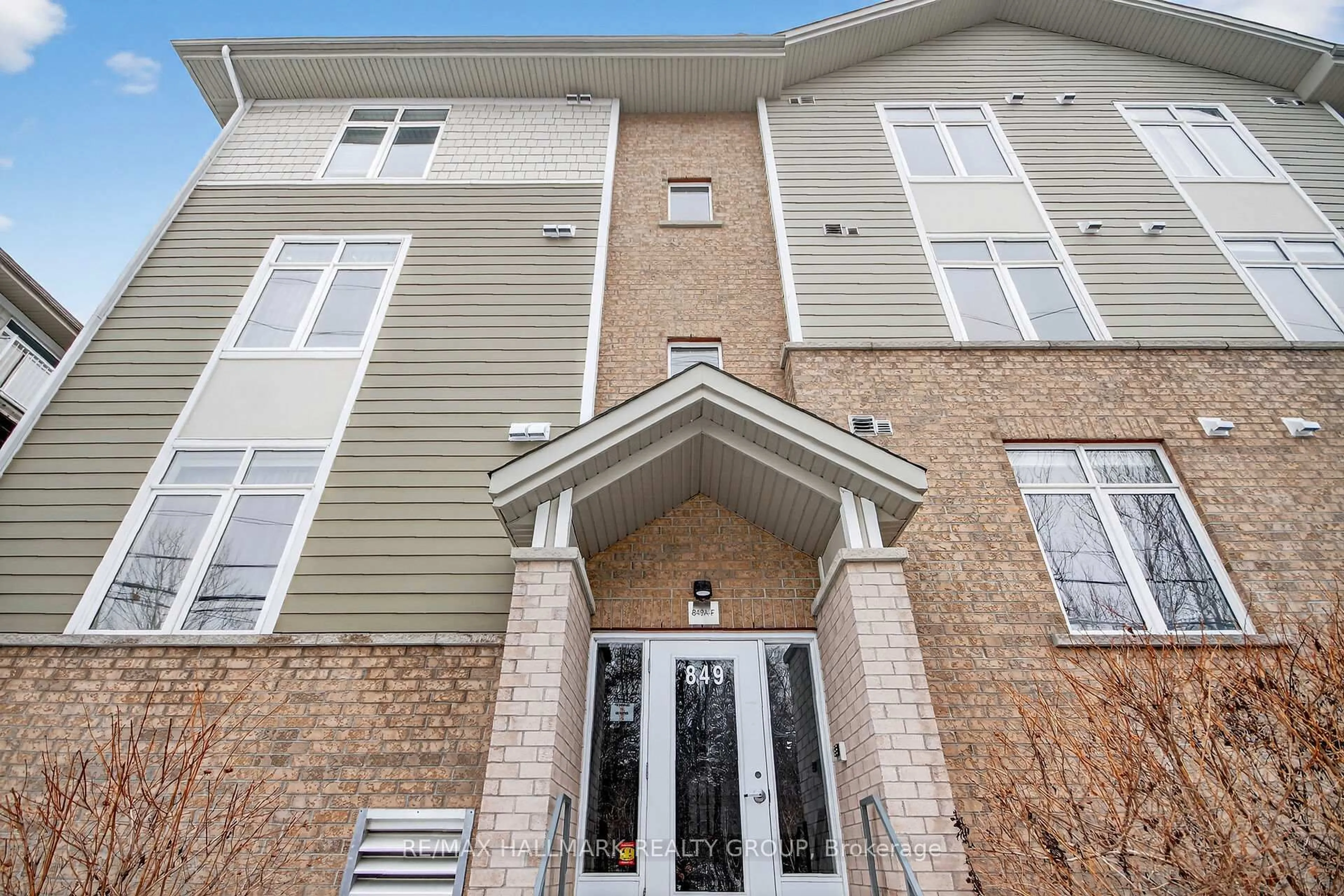 Unknown for 849 Blackcomb Private #Unit F, Ottawa Ontario K1G 4E4