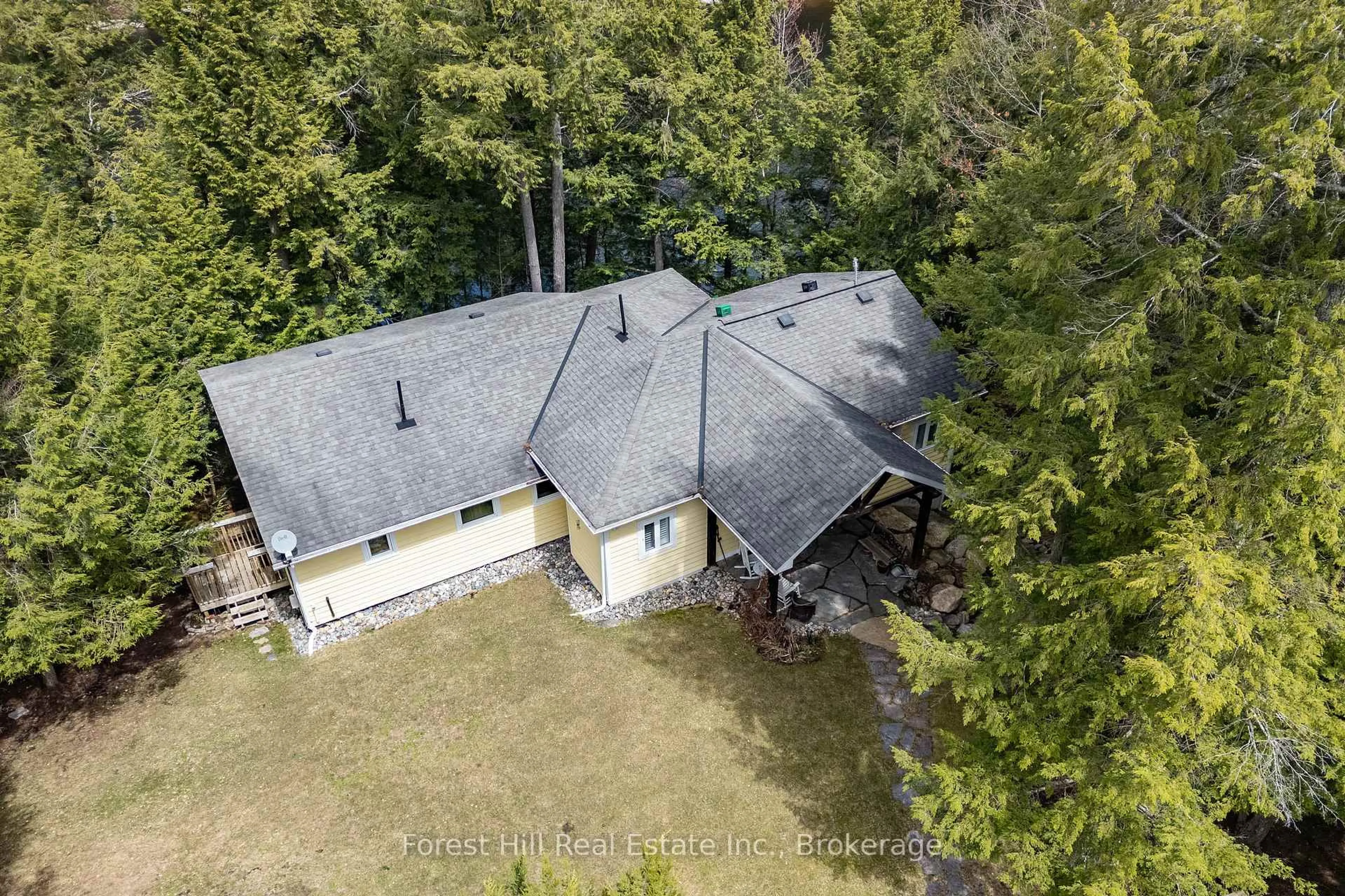 A pic from outside/outdoor area/front of a property/back of a property/a pic from drone, unknown for 13-1630 Muskoka District Road 38 Rd, Muskoka Lakes Ontario P0C 1A0