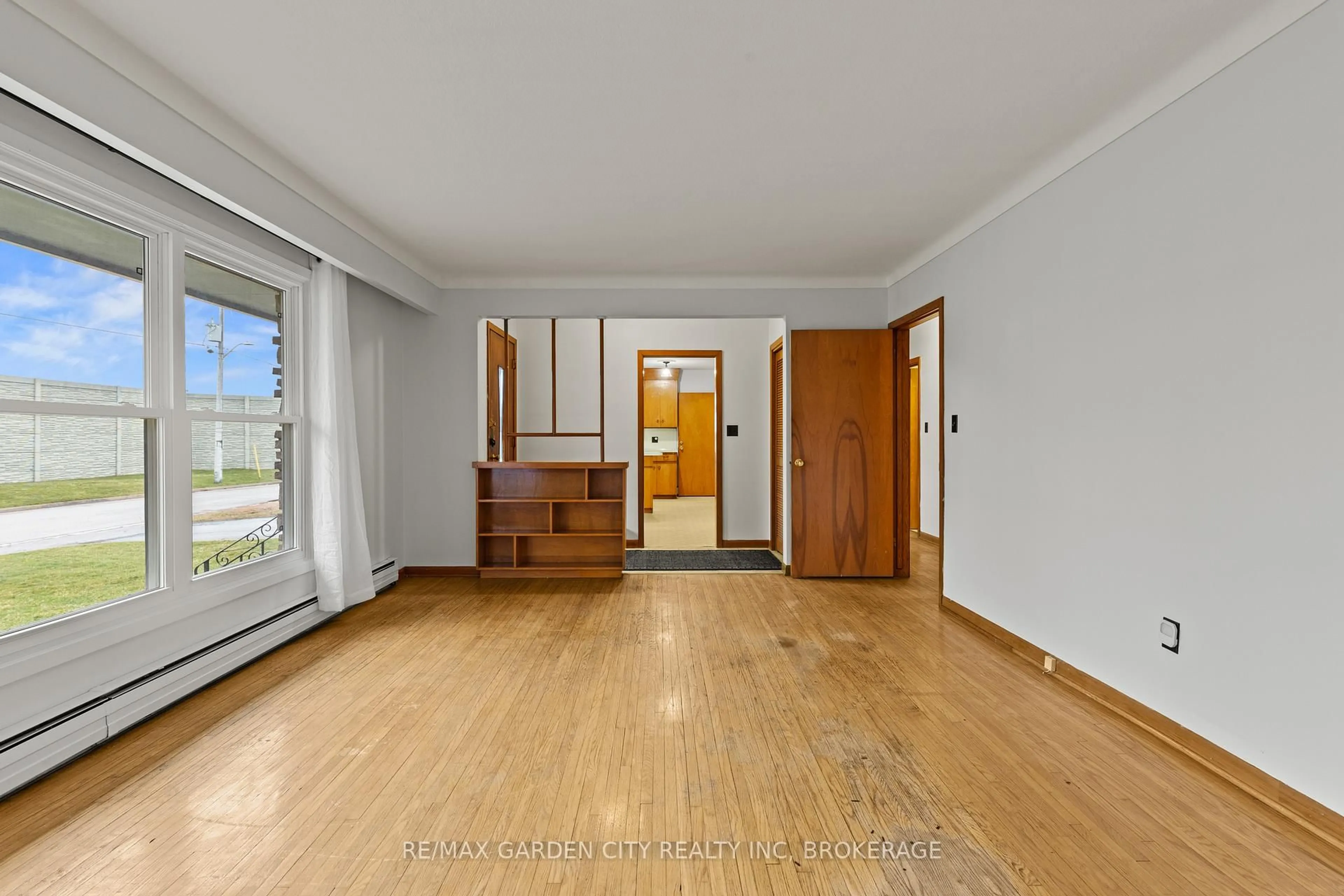 Unknown for 1 GLADMAN Ave, St. Catharines Ontario L2N 4A2