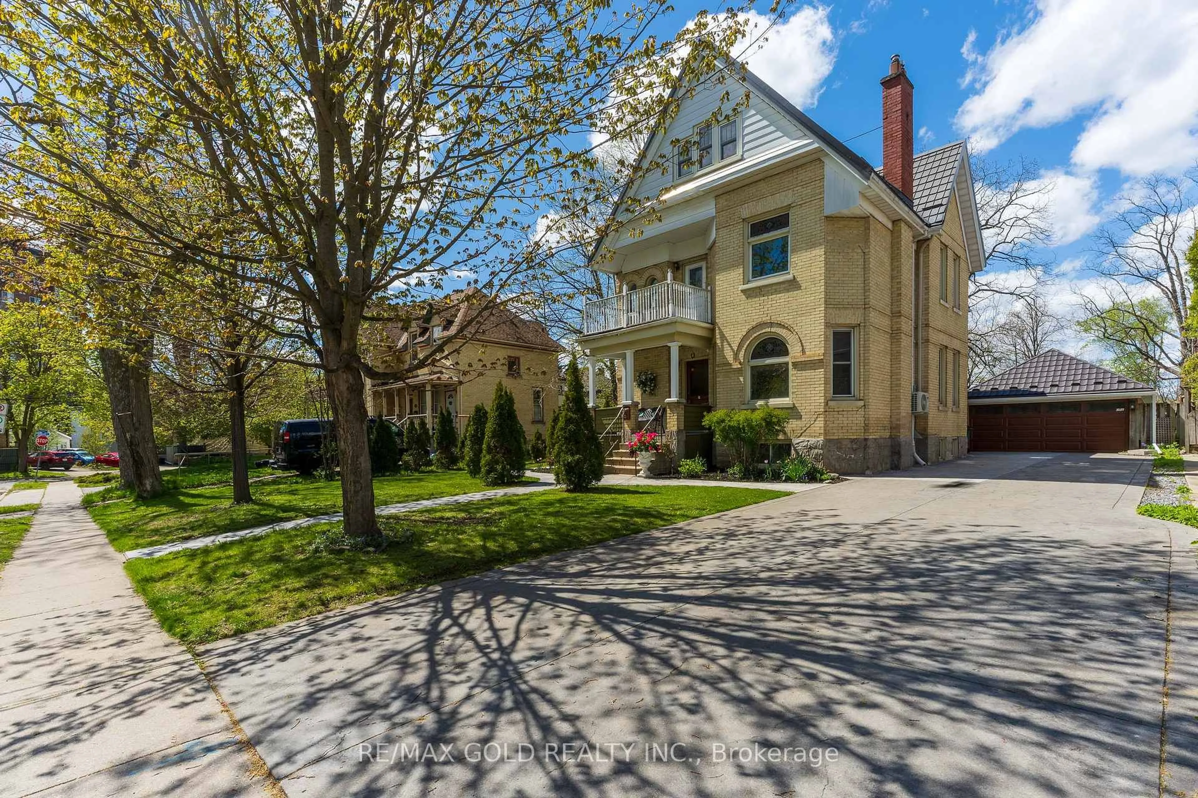 Patio, street for 16 Maynard Ave, Kitchener Ontario N2H 4Z6