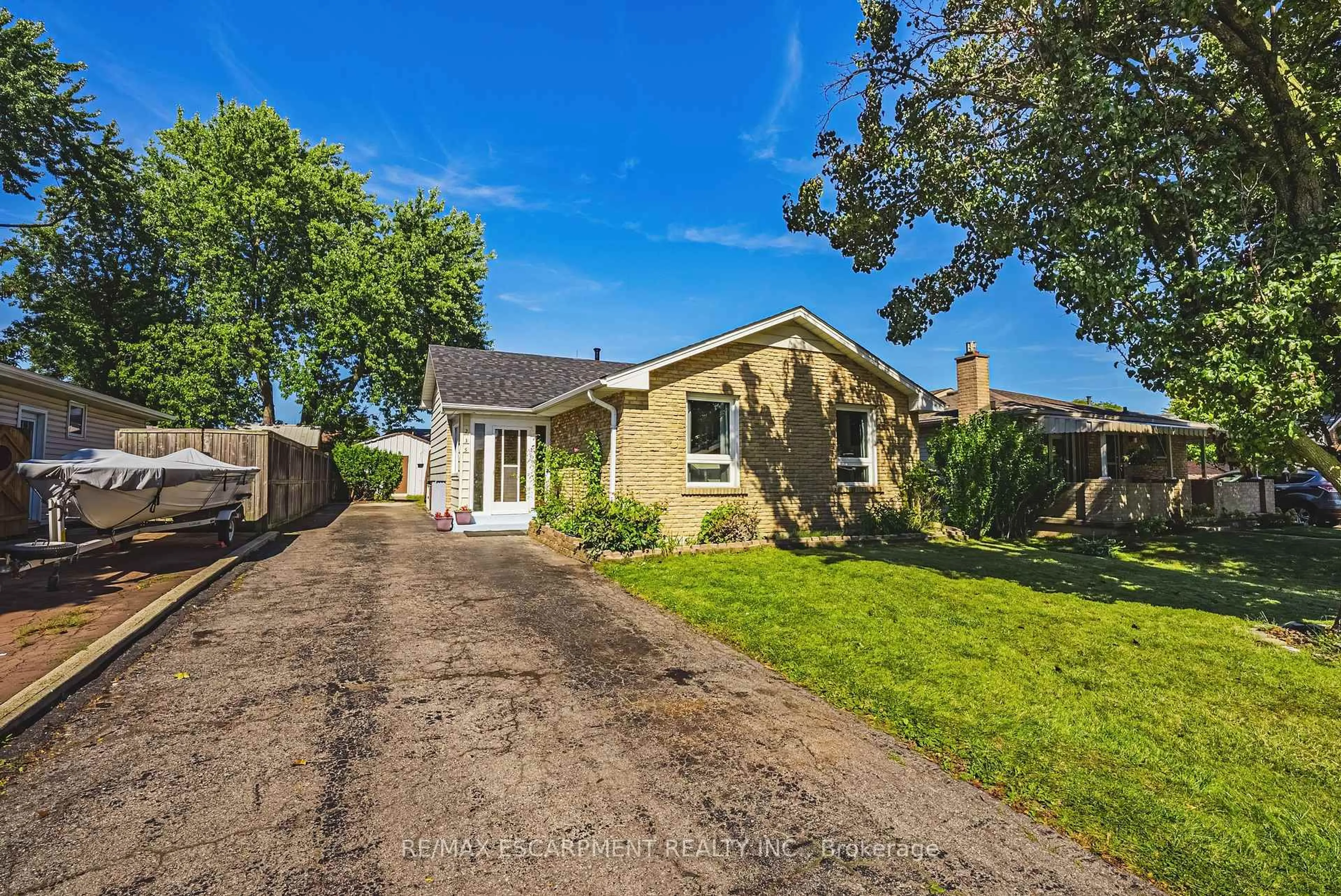 A pic from outside/outdoor area/front of a property/back of a property/a pic from drone, street for 235 LARCH St, Hamilton Ontario L8T 4P5