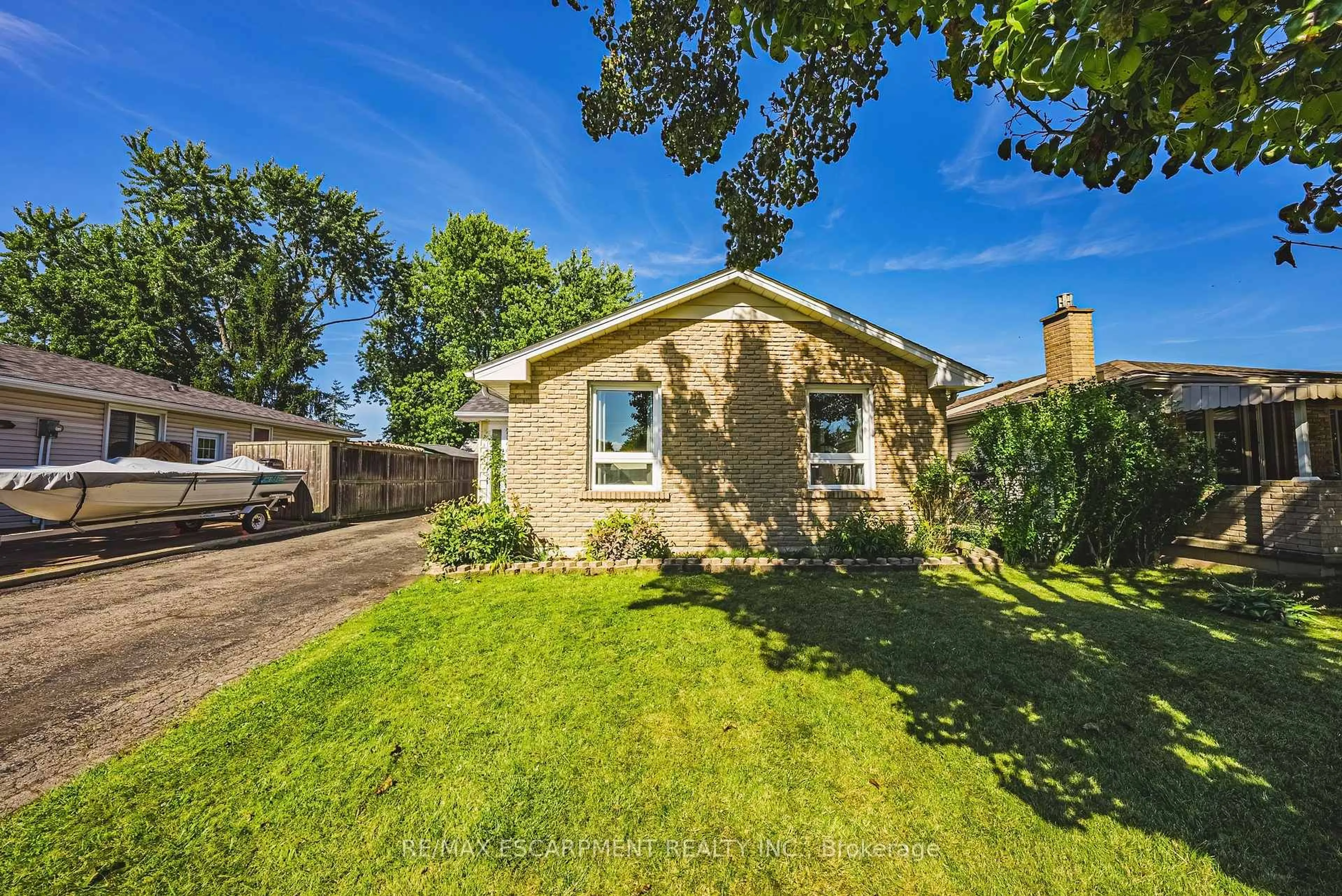 A pic from outside/outdoor area/front of a property/back of a property/a pic from drone, street for 235 LARCH St, Hamilton Ontario L8T 4P5