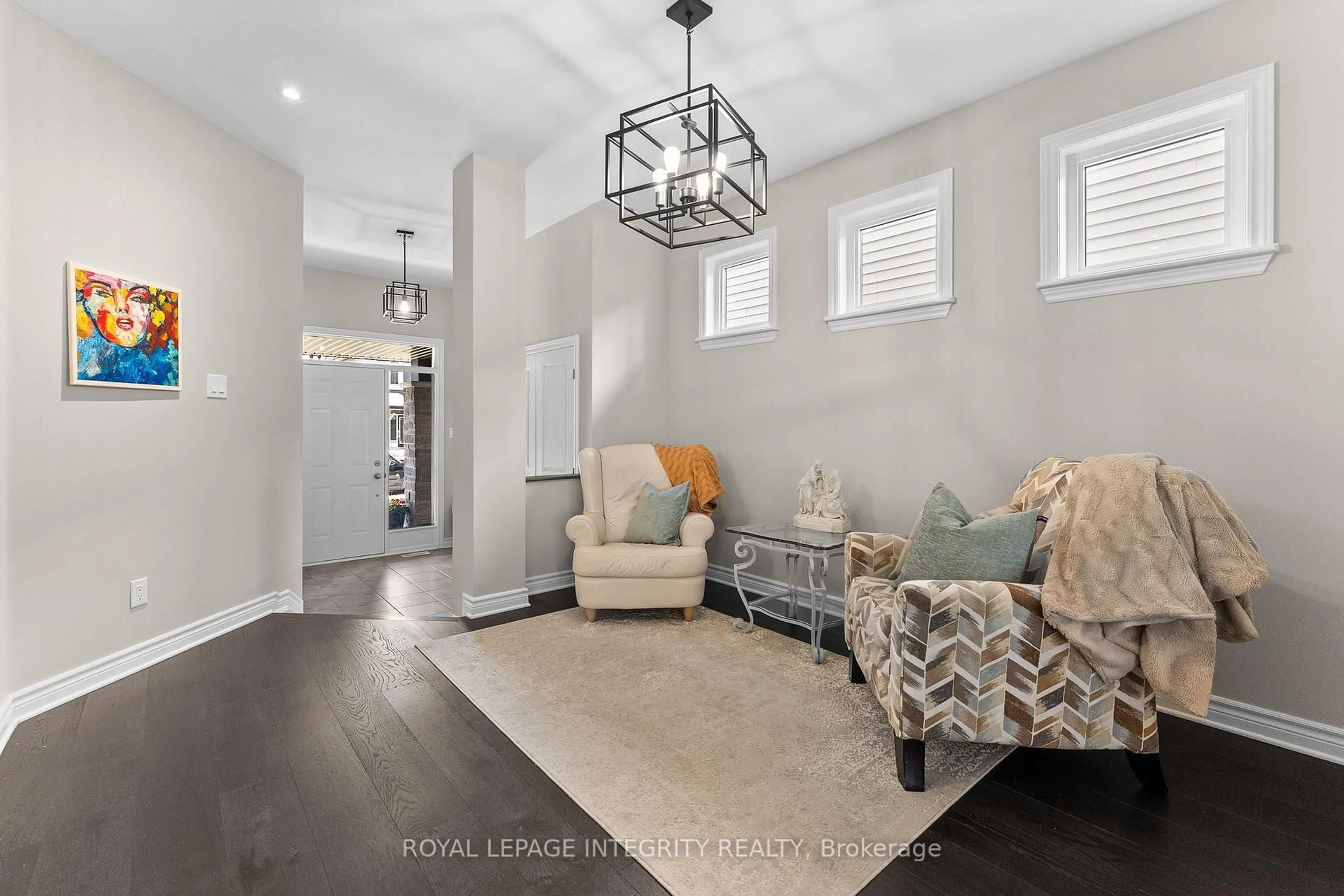 Indoor entryway for 270 Shinleaf Cres, Ottawa Ontario K1W 0J2
