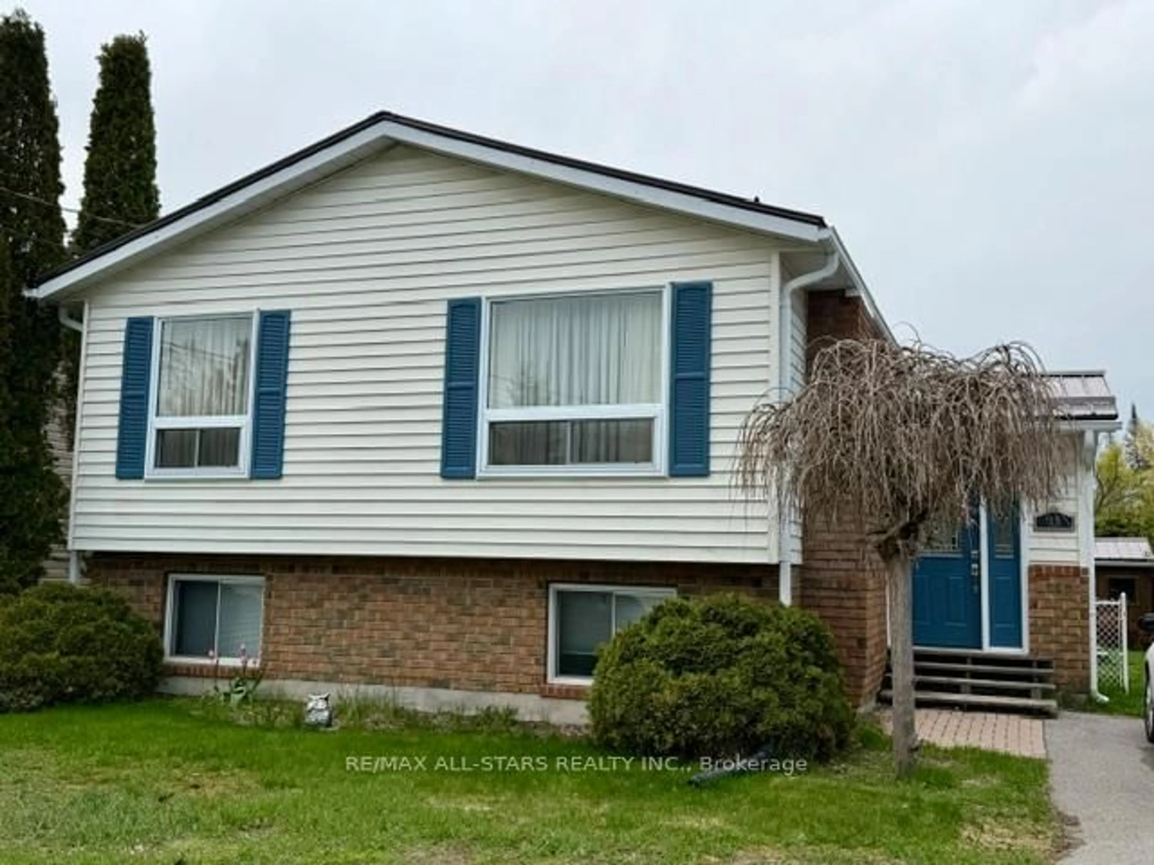 Home with vinyl exterior material, street for 16 Dunn St, Kawartha Lakes Ontario K0M 1A0
