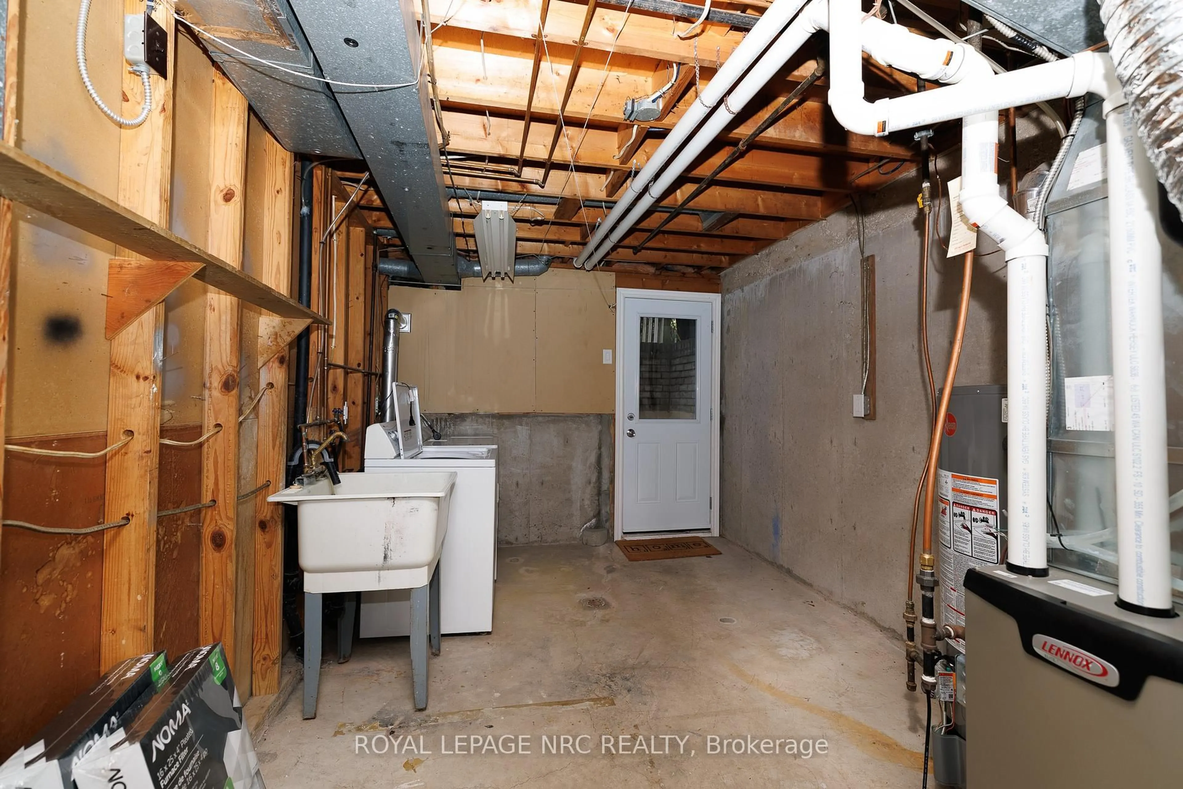 Unknown for 8 Kerwin Gate, St. Catharines Ontario L2N 4J8