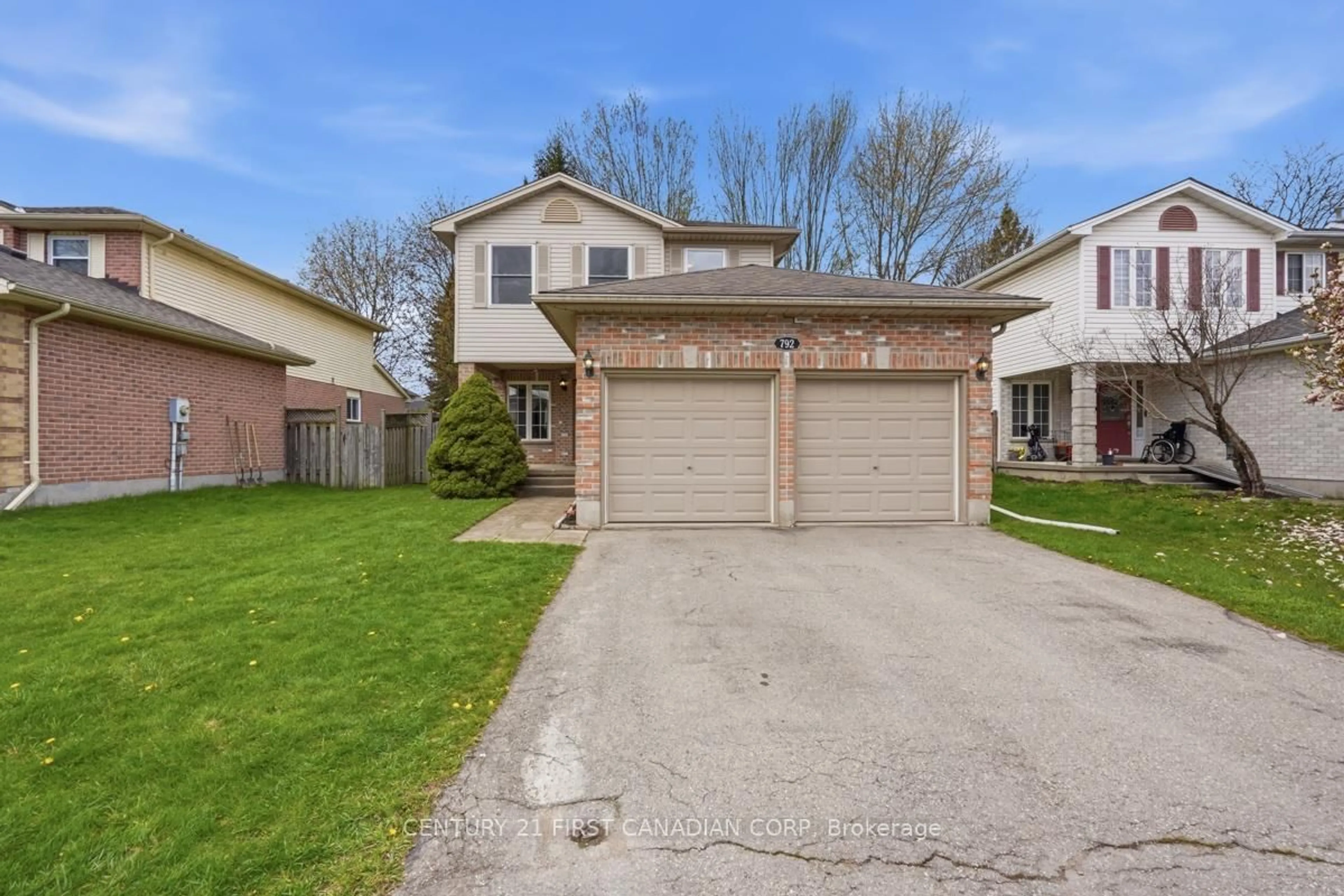 Unknown for 792 Guildwood Blvd, London North Ontario N6H 5G2