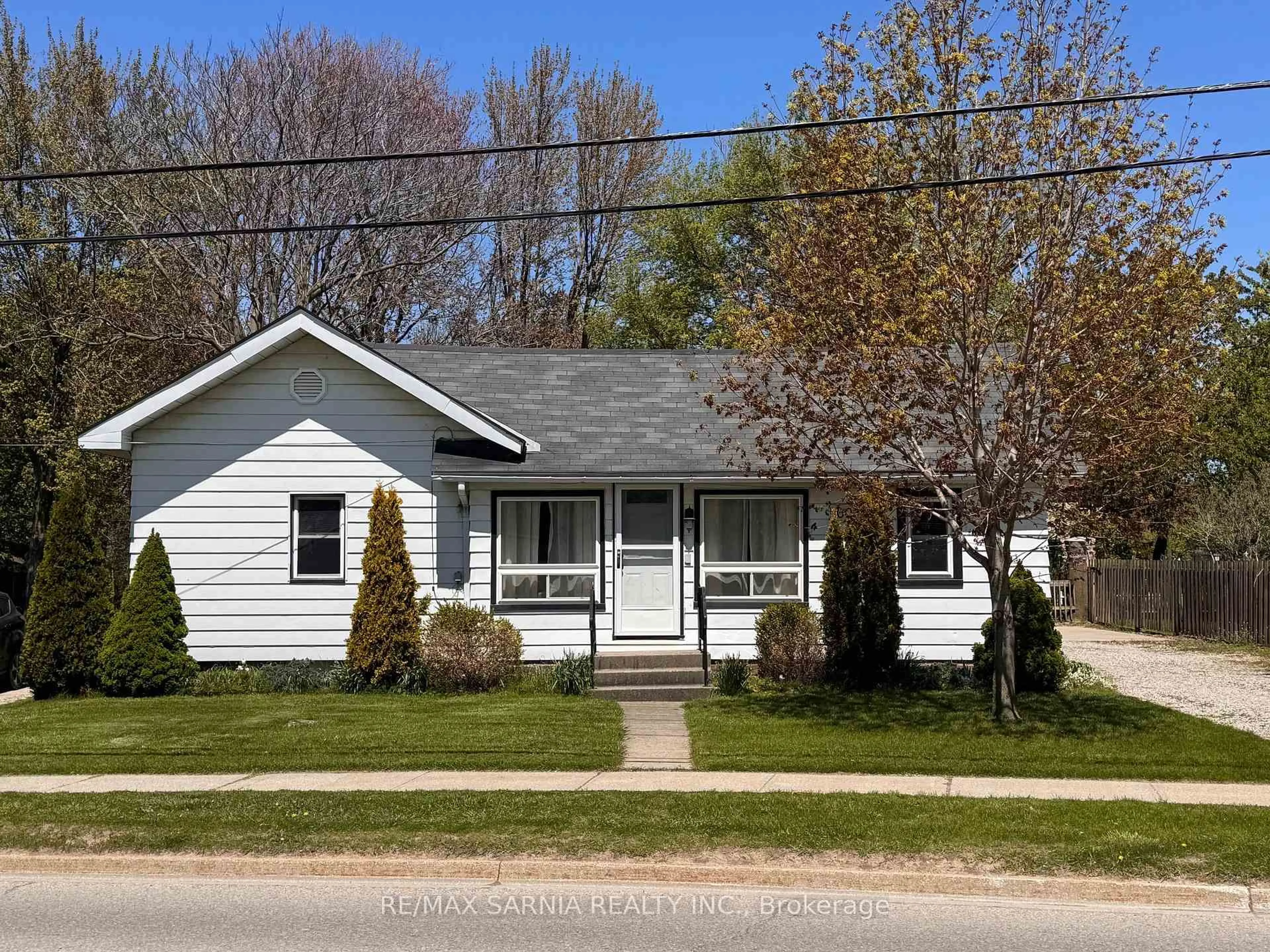 Home with vinyl exterior material, street for 6238 TOWNSEND Line, Lambton Shores Ontario N0N 1J0