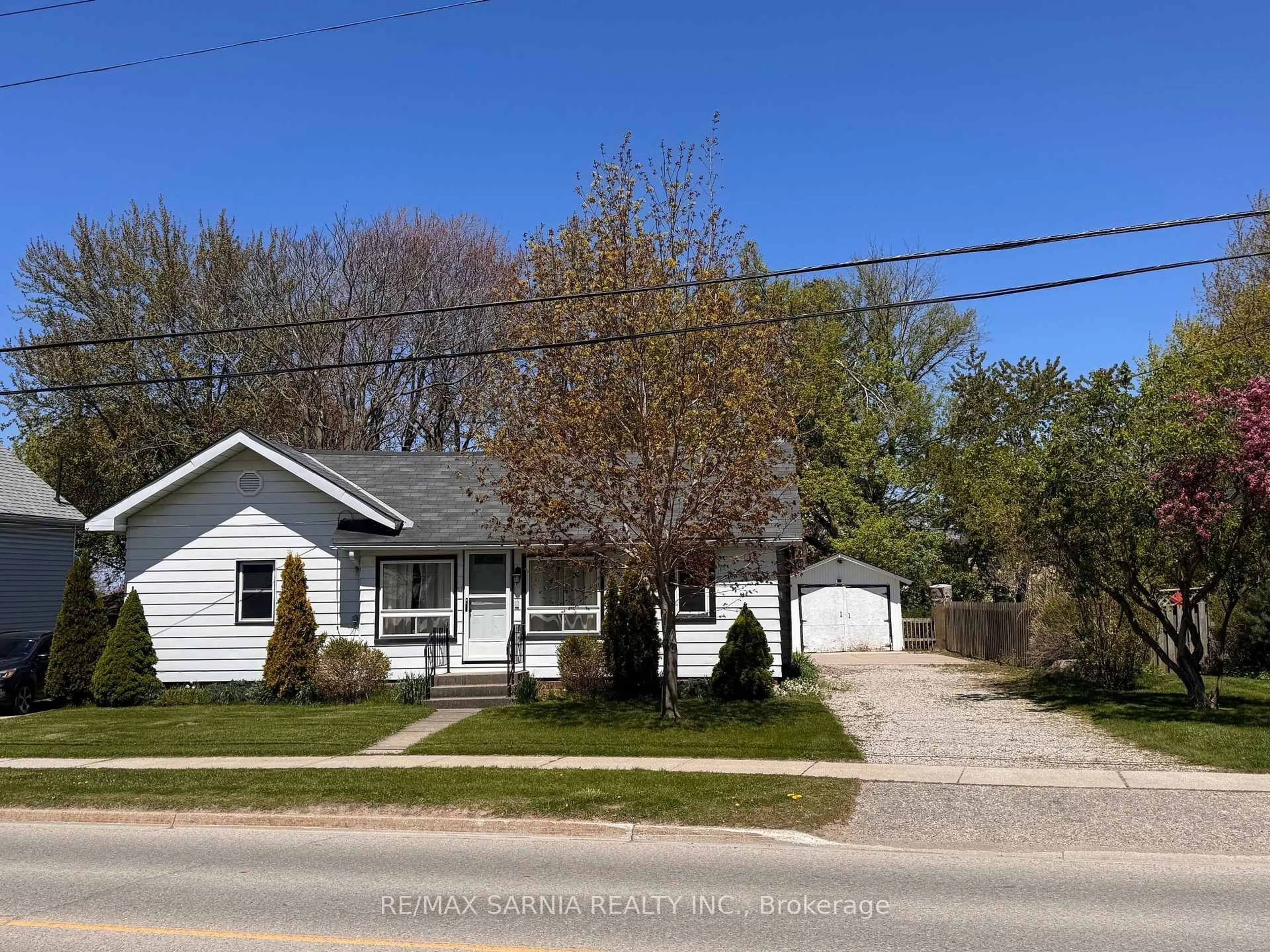 A pic from outside/outdoor area/front of a property/back of a property/a pic from drone, street for 6238 TOWNSEND Line, Lambton Shores Ontario N0N 1J0