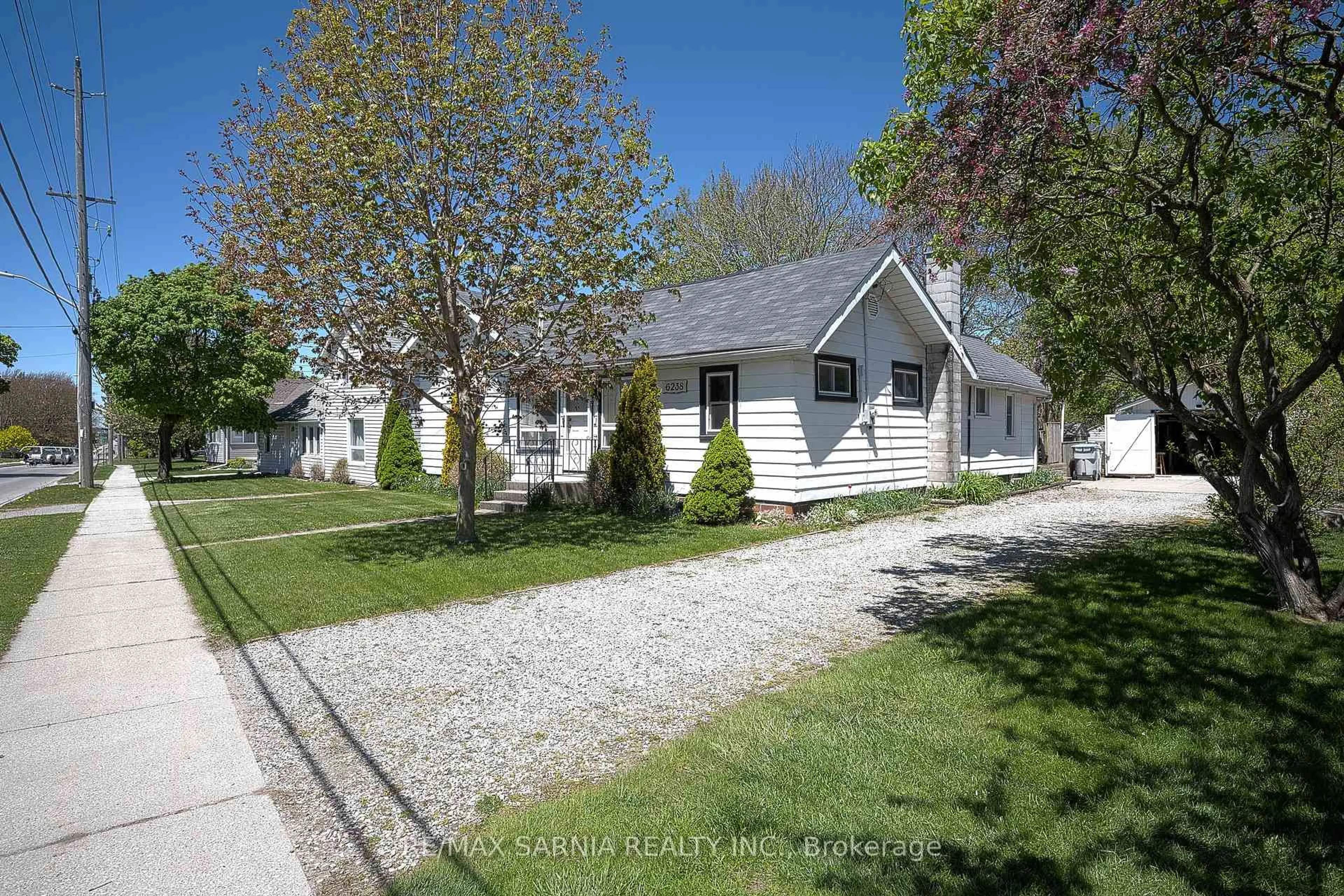 A pic from outside/outdoor area/front of a property/back of a property/a pic from drone, street for 6238 TOWNSEND Line, Lambton Shores Ontario N0N 1J0