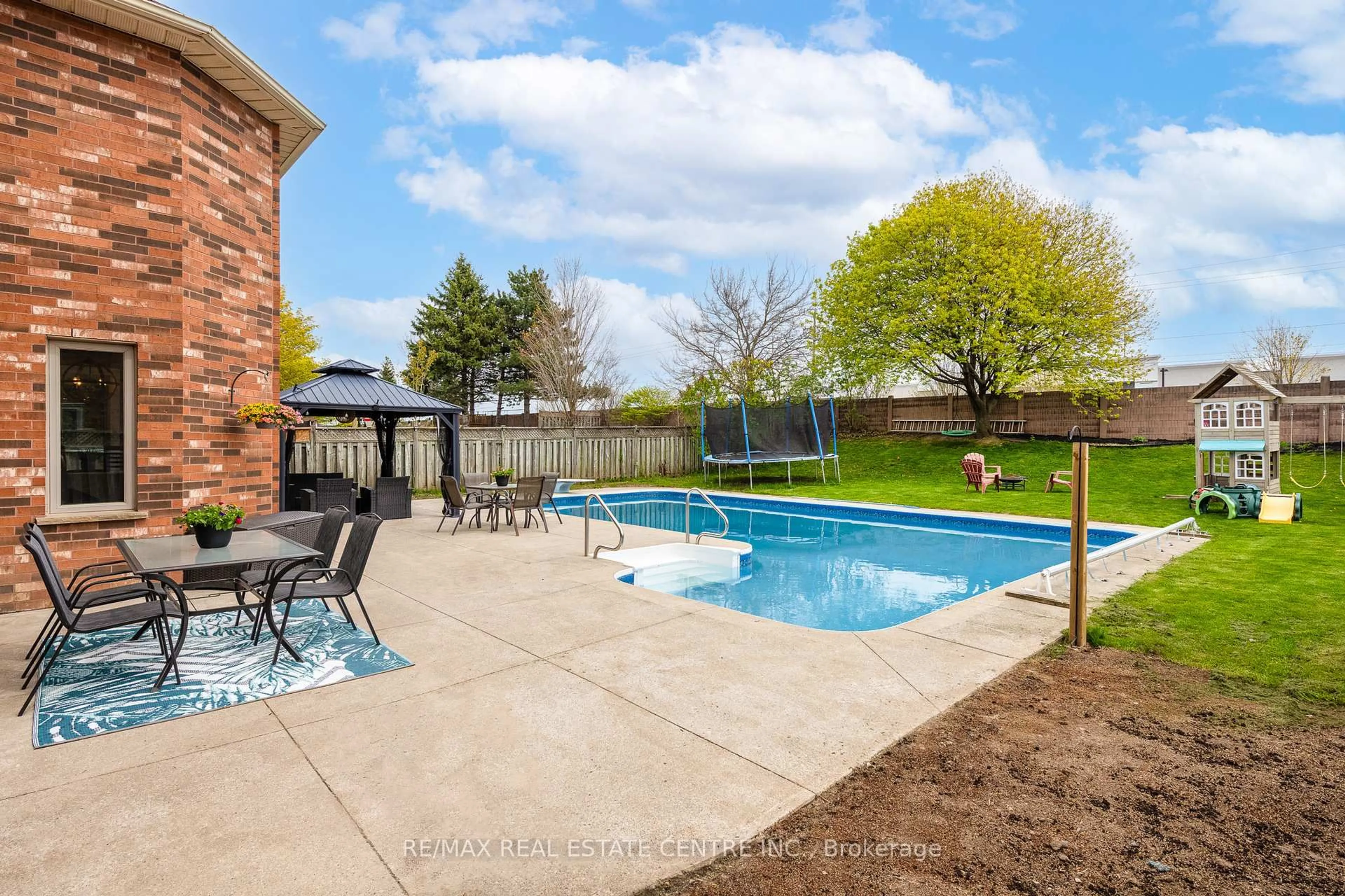 Pool for 75 Handorf Dr, Cambridge Ontario N3C 3Y3