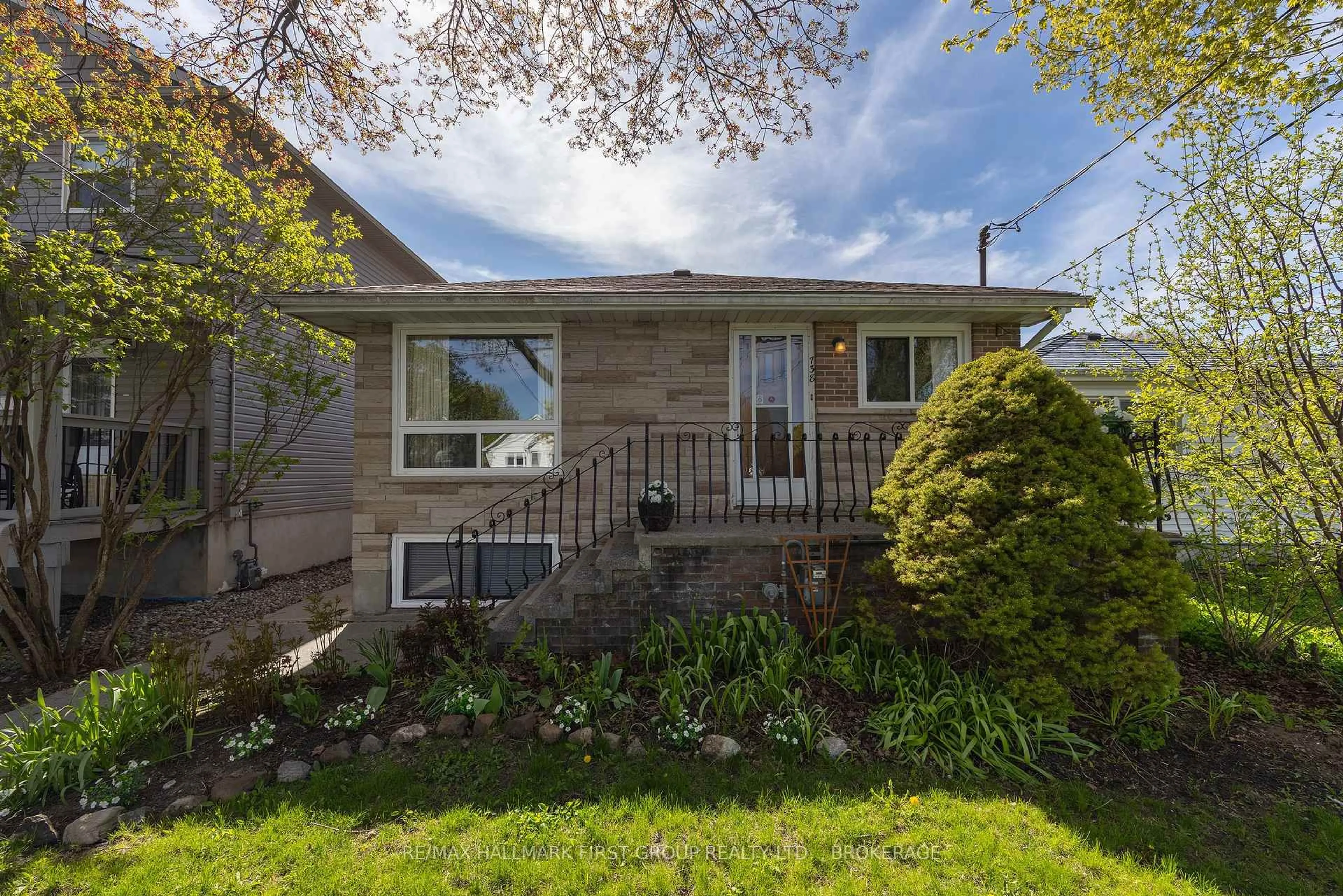 Unknown for 738 Victoria St, Kingston Ontario K7K 4S7