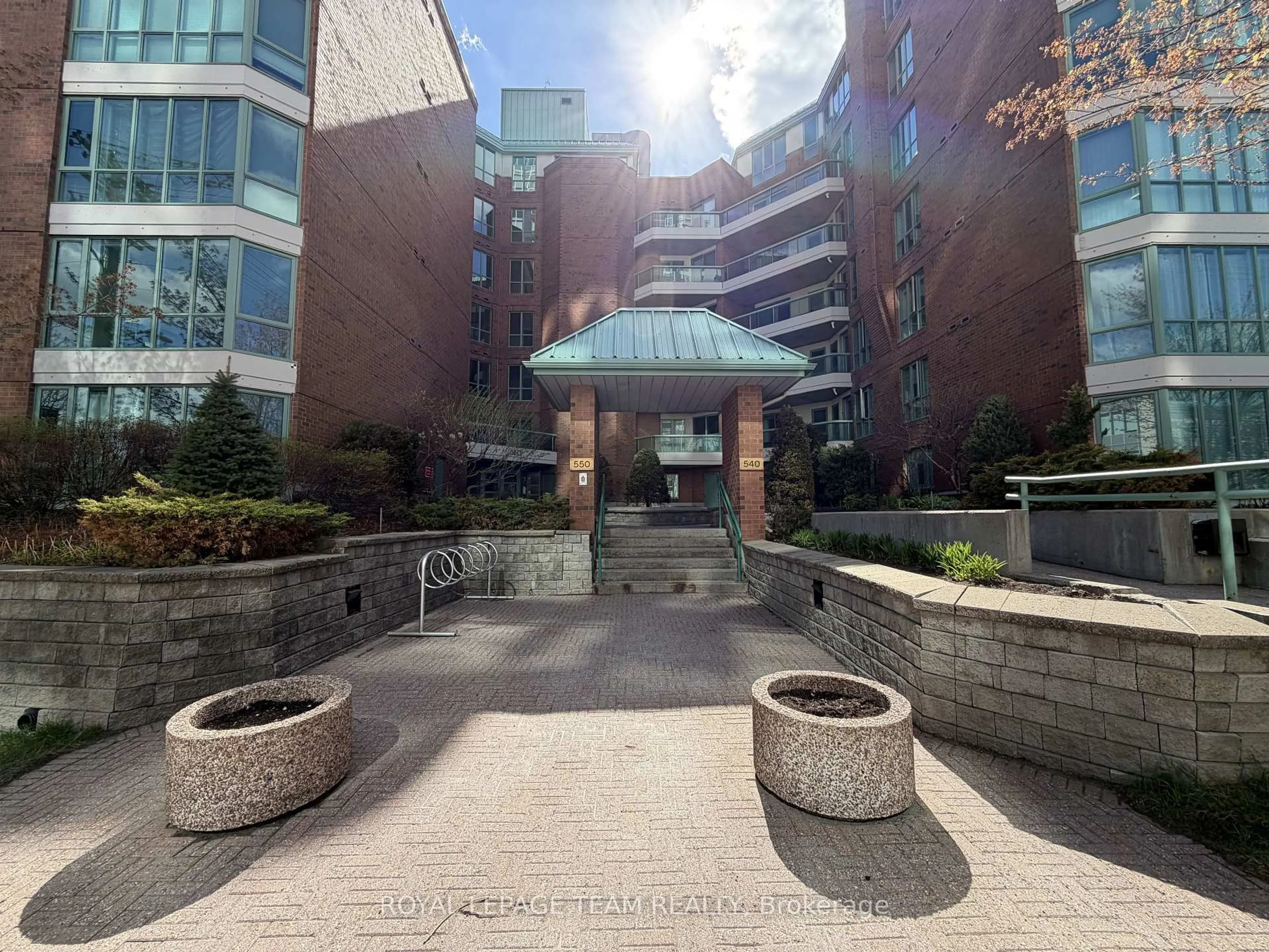 Unknown for 550 Cambridge St #102, Ottawa Ontario K1S 5N3