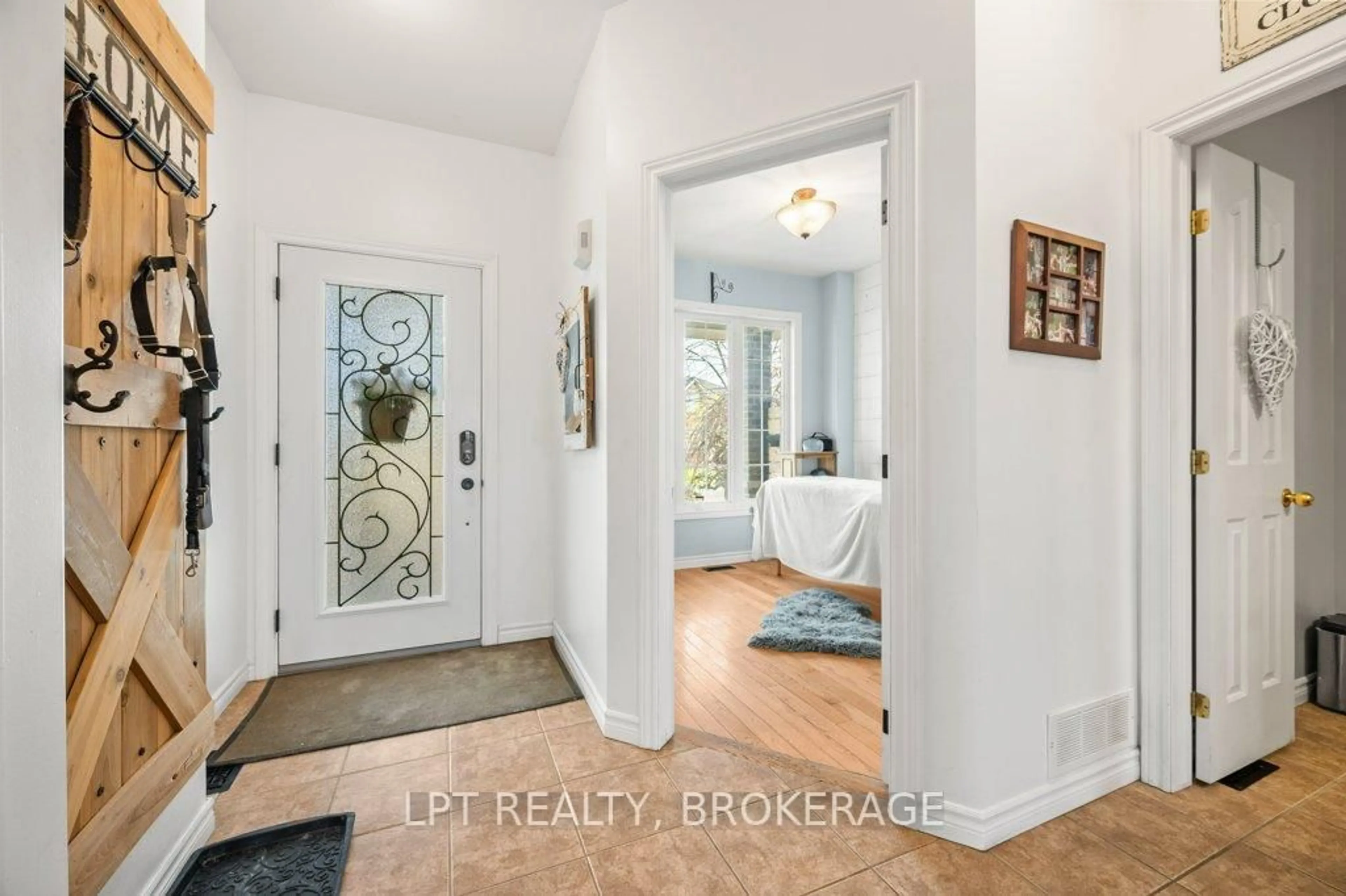 Indoor entryway for 1986 Geology Tr, Kingston Ontario K7M 9H5