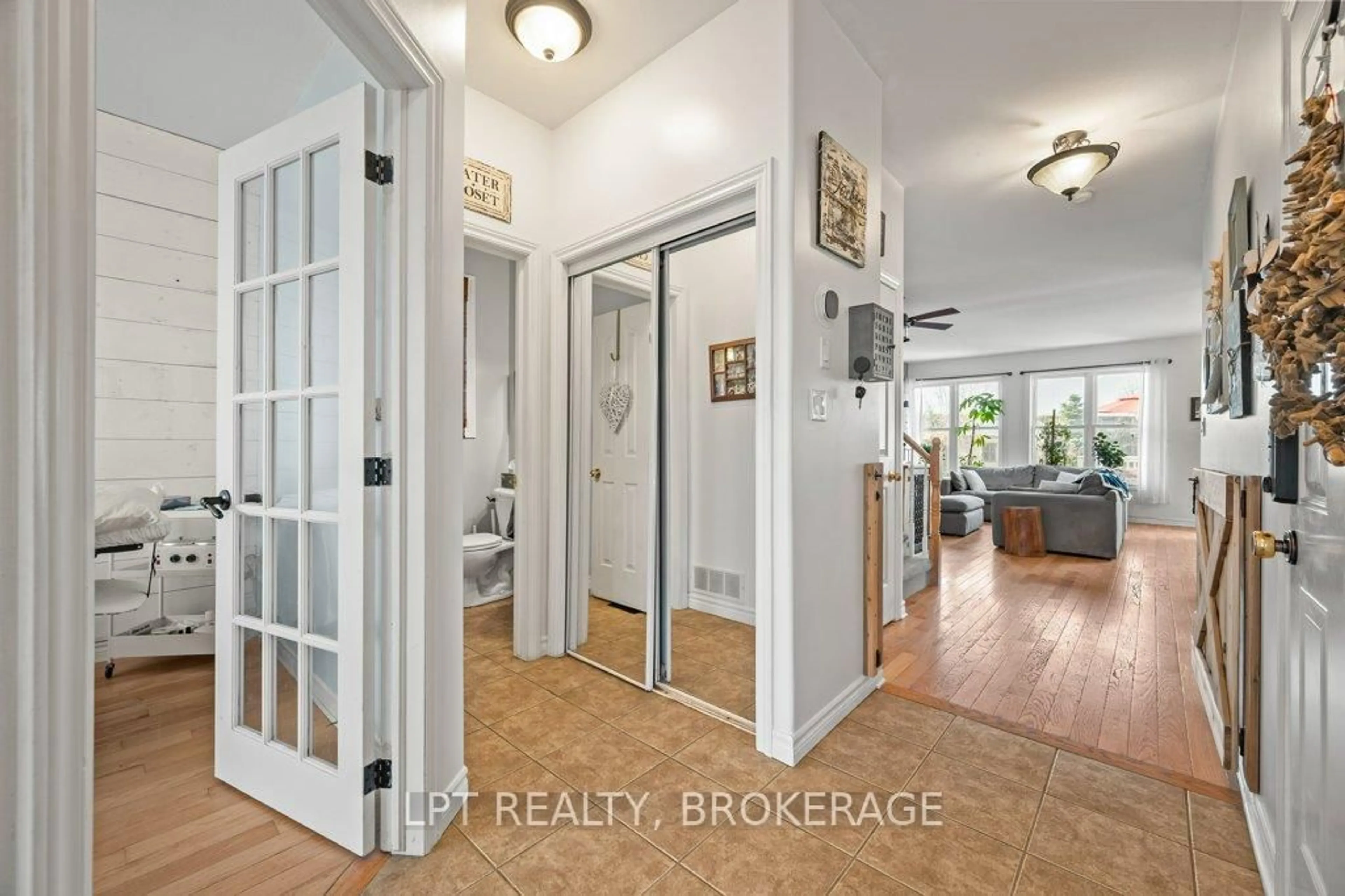 Indoor entryway for 1986 Geology Tr, Kingston Ontario K7M 9H5