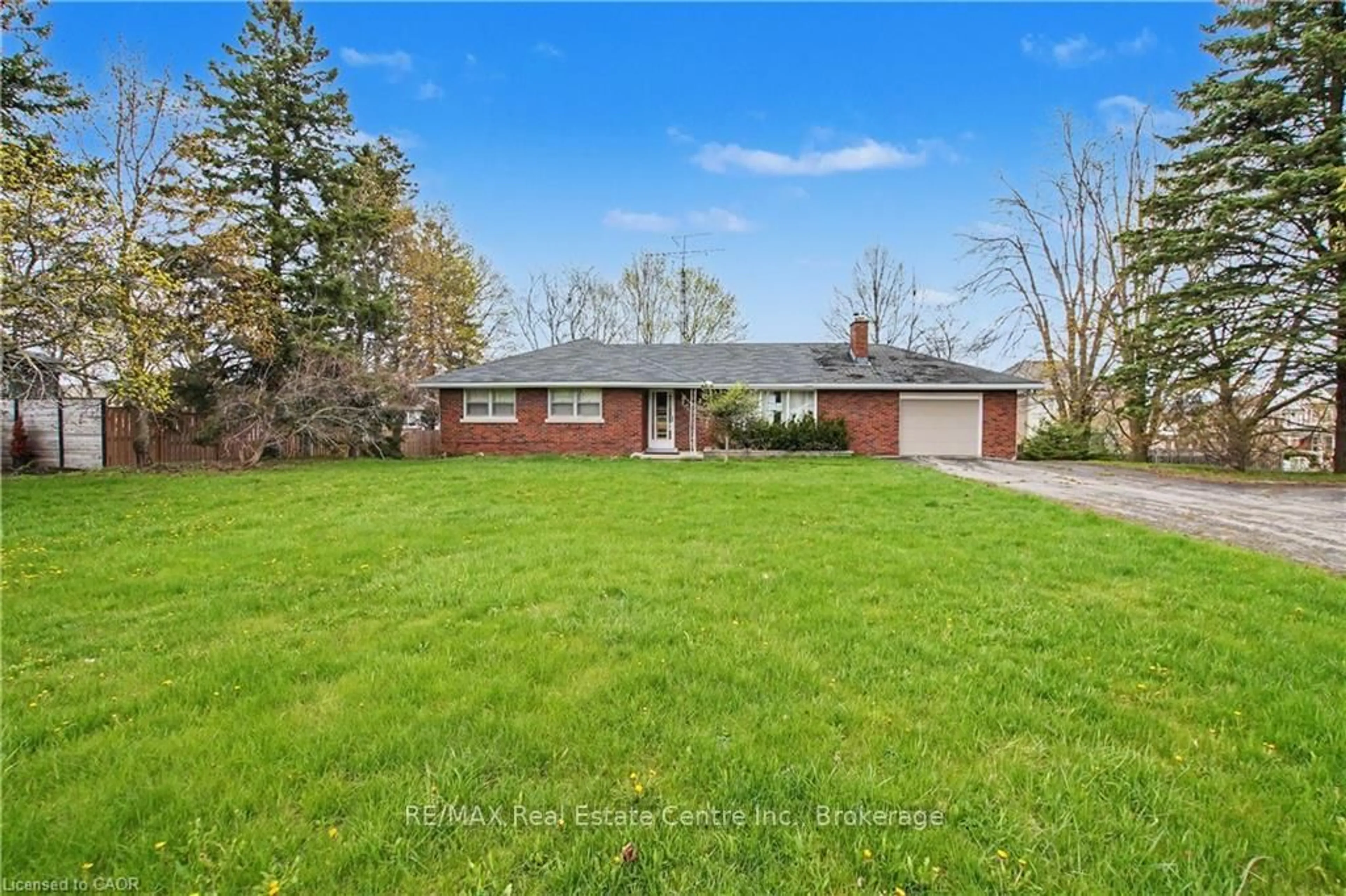 A pic from outside/outdoor area/front of a property/back of a property/a pic from drone, unknown for 355 Guelph Ave, Cambridge Ontario N3C 2V3