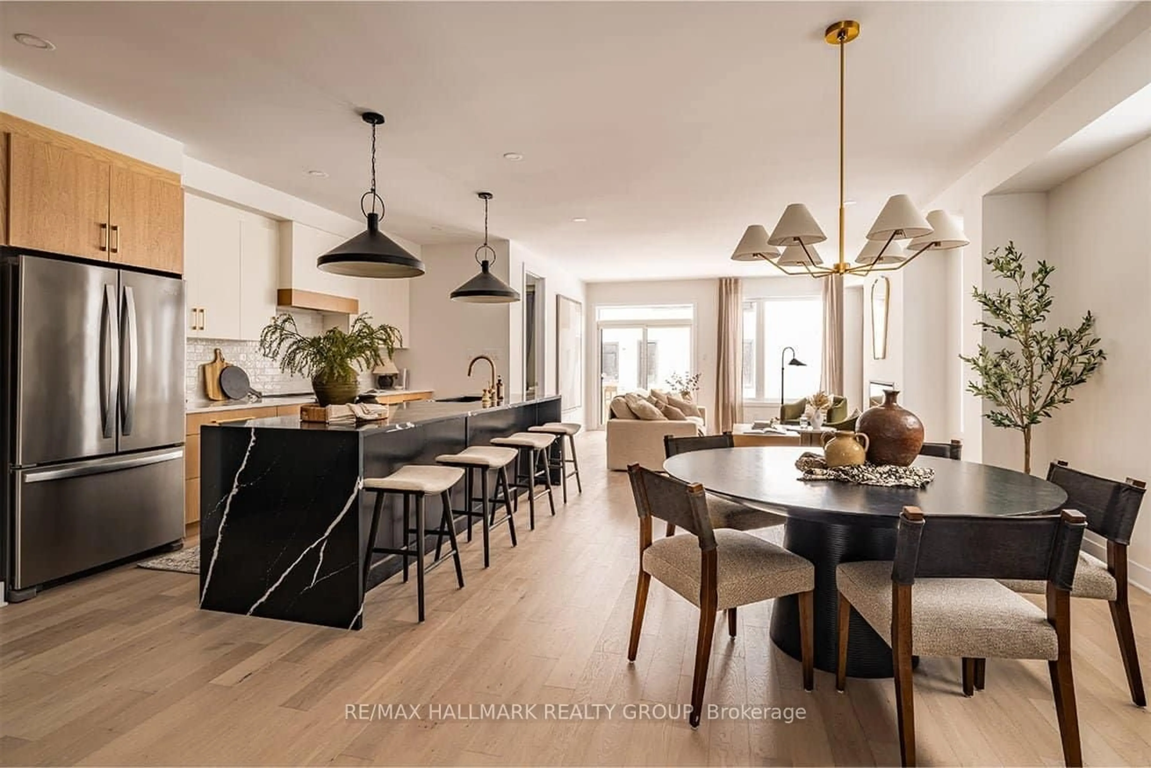 Open concept kitchen, unknown for 687 Persimmon Way, Ottawa Ontario K1C 1T1