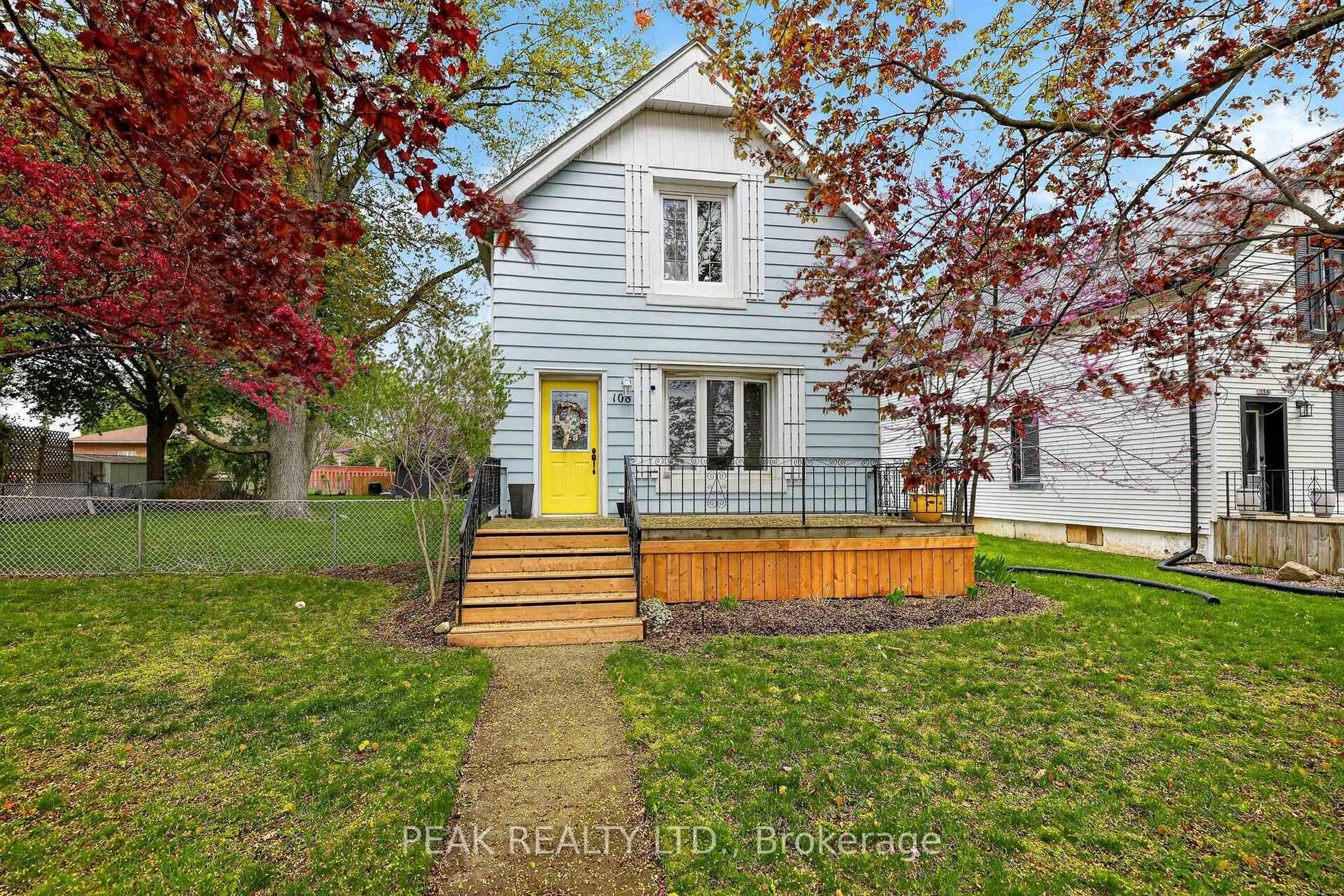 A pic from outside/outdoor area/front of a property/back of a property/a pic from drone, street for 108 BALDWIN St, Tillsonburg Ontario N4G 2K6