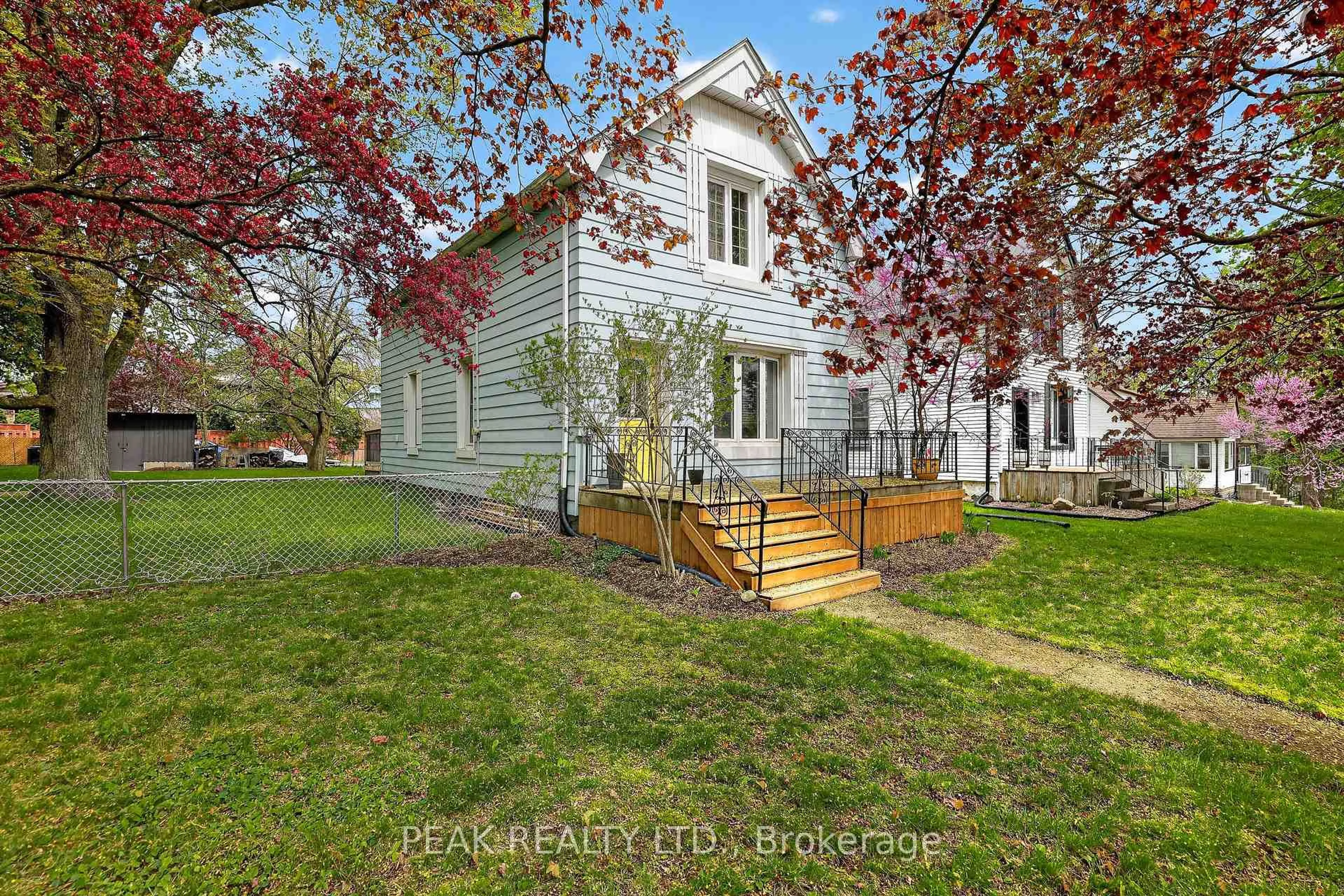 A pic from outside/outdoor area/front of a property/back of a property/a pic from drone, street for 108 BALDWIN St, Tillsonburg Ontario N4G 2K6