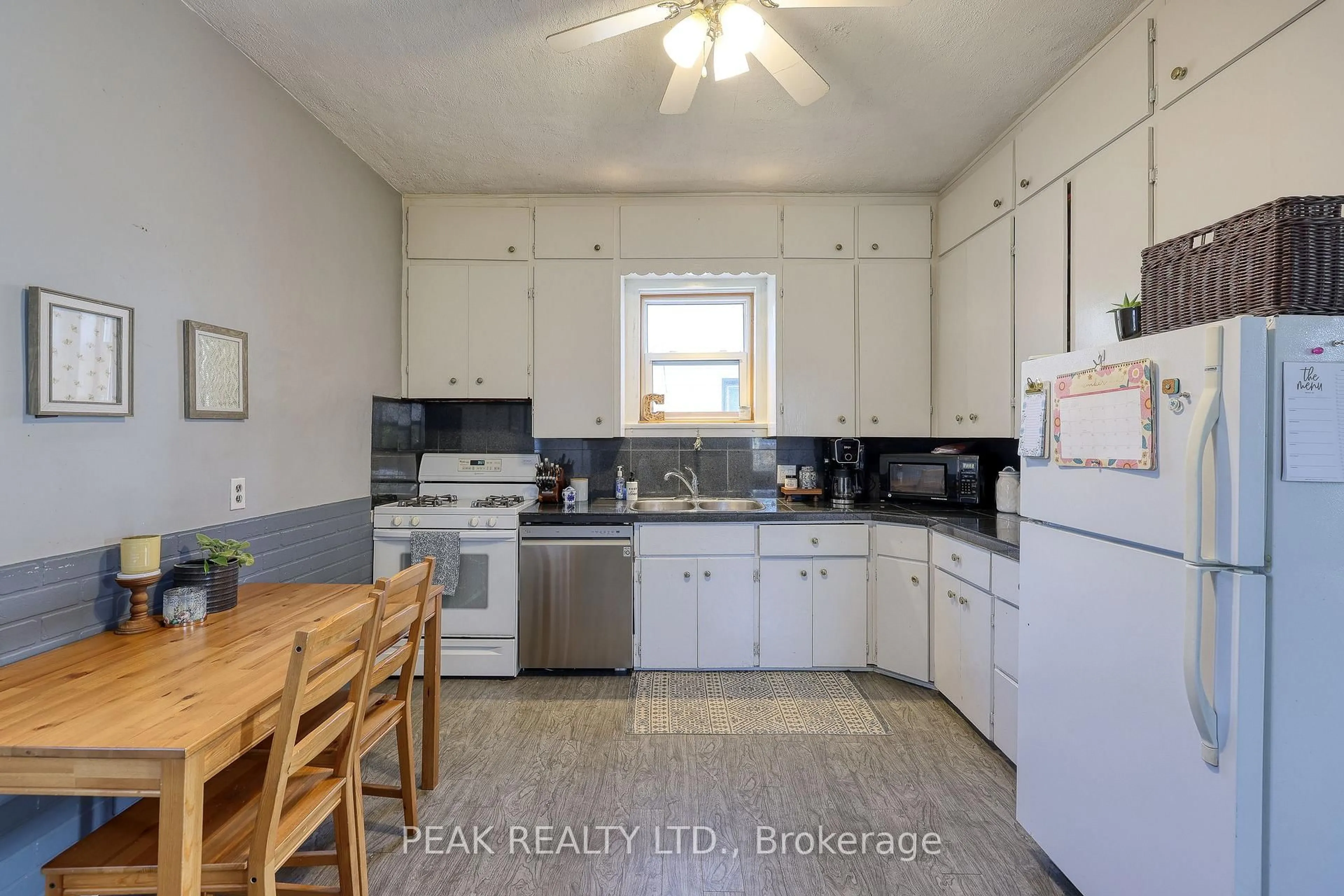 Standard kitchen, ceramic/tile floor for 108 BALDWIN St, Tillsonburg Ontario N4G 2K6