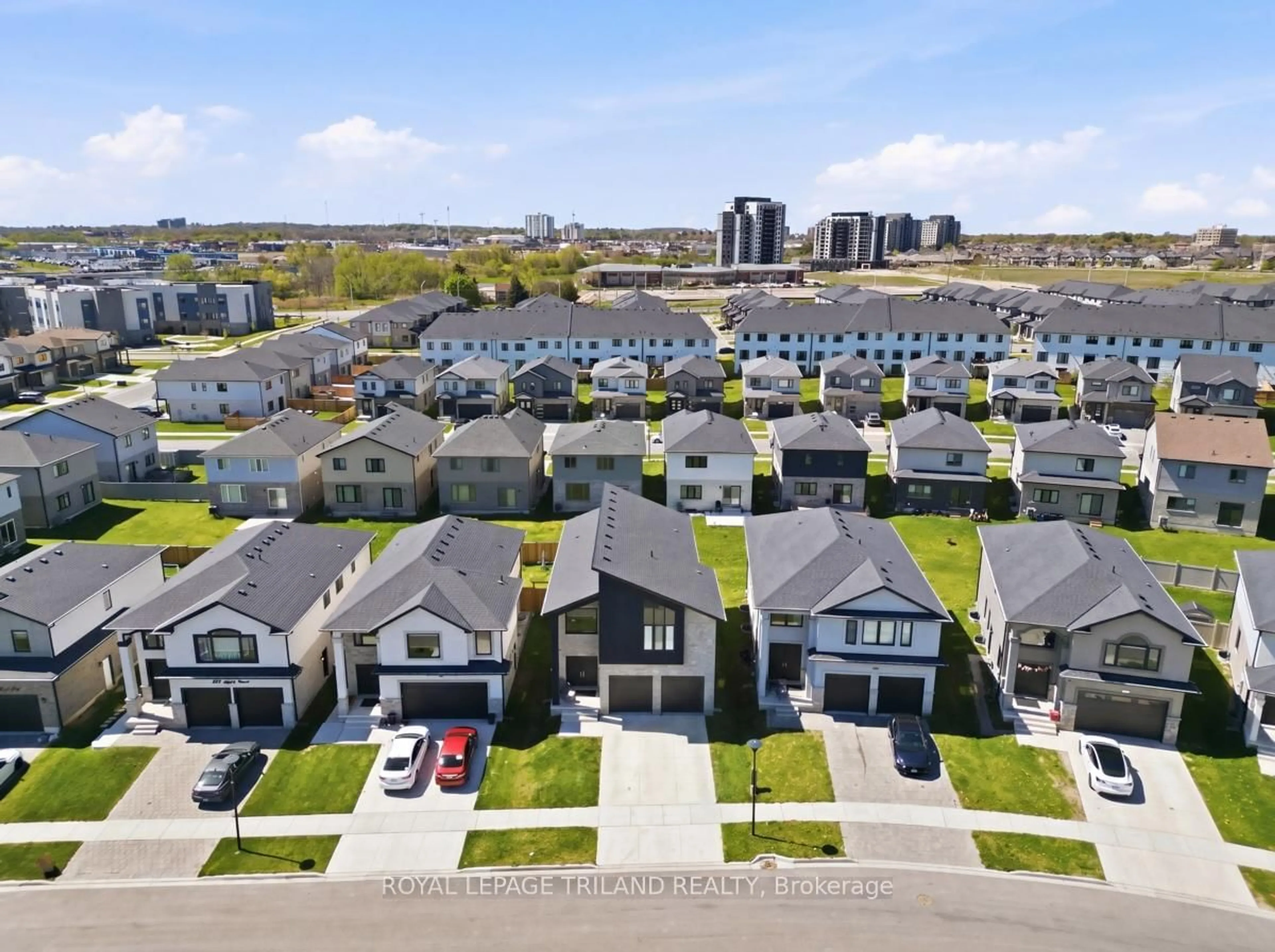 A pic from outside/outdoor area/front of a property/back of a property/a pic from drone, street for 3601 Lynds St, London South Ontario N6L 0G6