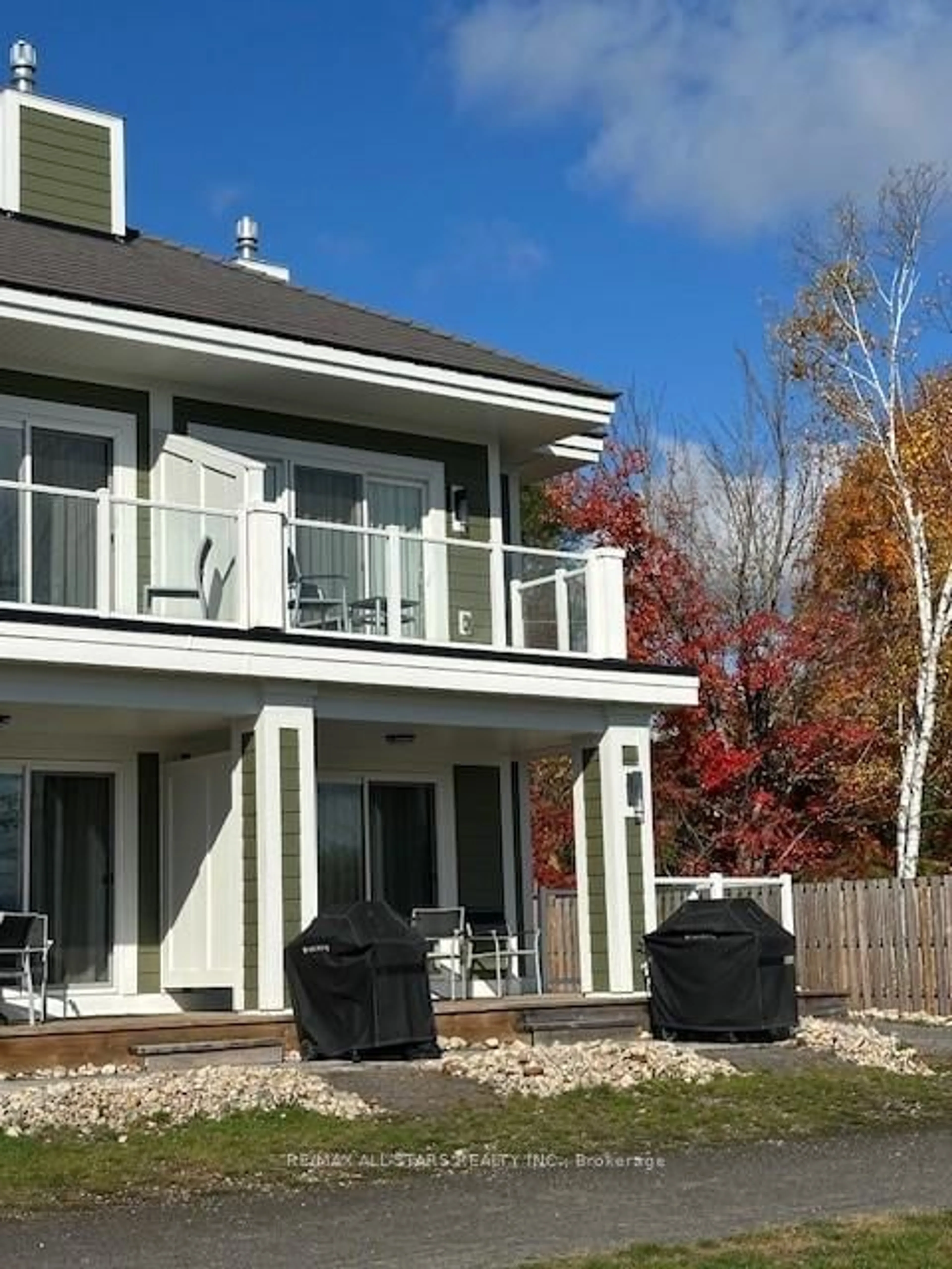 Home with vinyl exterior material, water/lake/river/ocean view for 1869 Muskoka Road 118 #31, Muskoka Lakes Ontario P1L 1W8