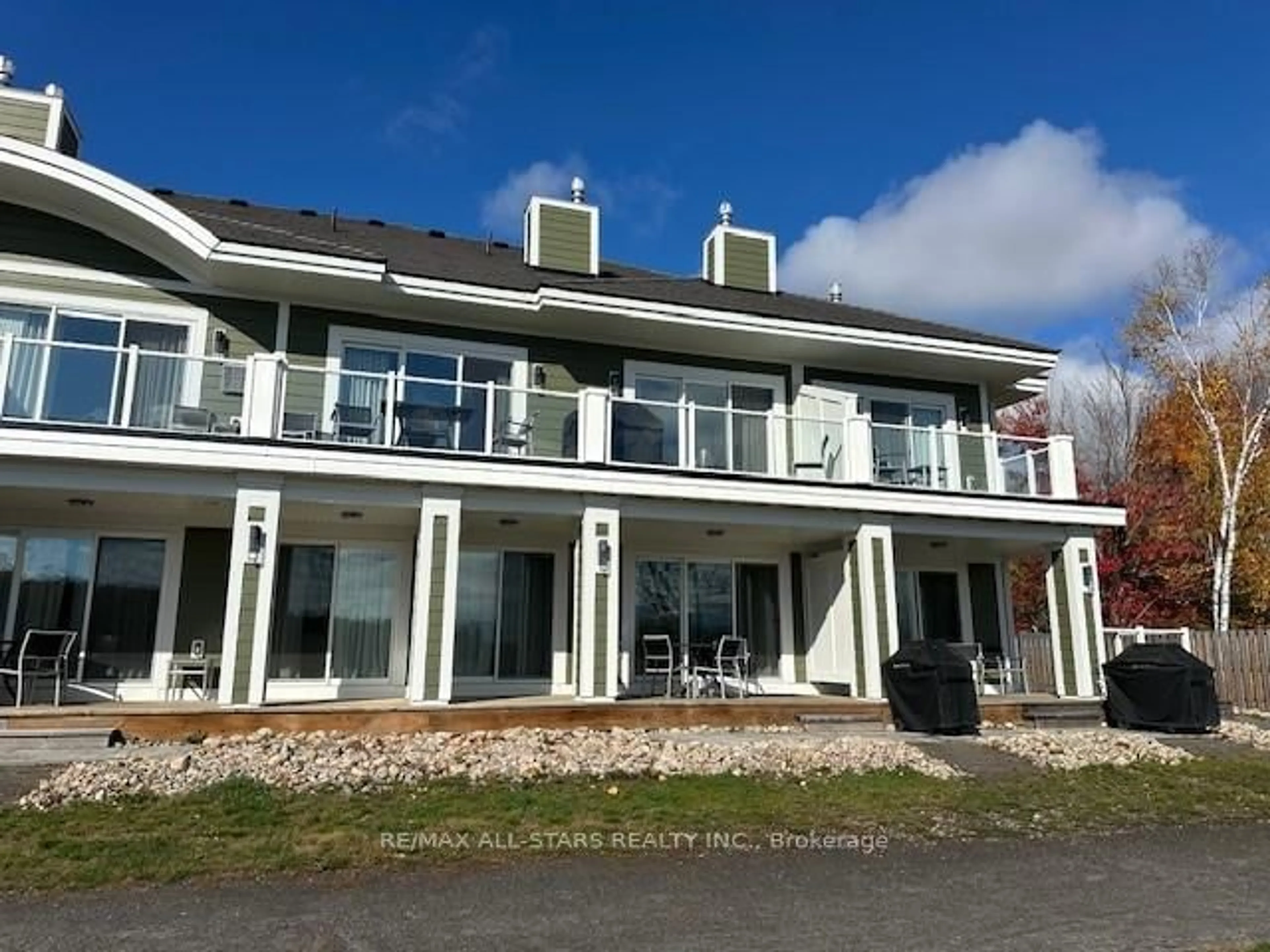 A pic from outside/outdoor area/front of a property/back of a property/a pic from drone, unknown for 1869 Muskoka Road 118 #31, Muskoka Lakes Ontario P1L 1W8