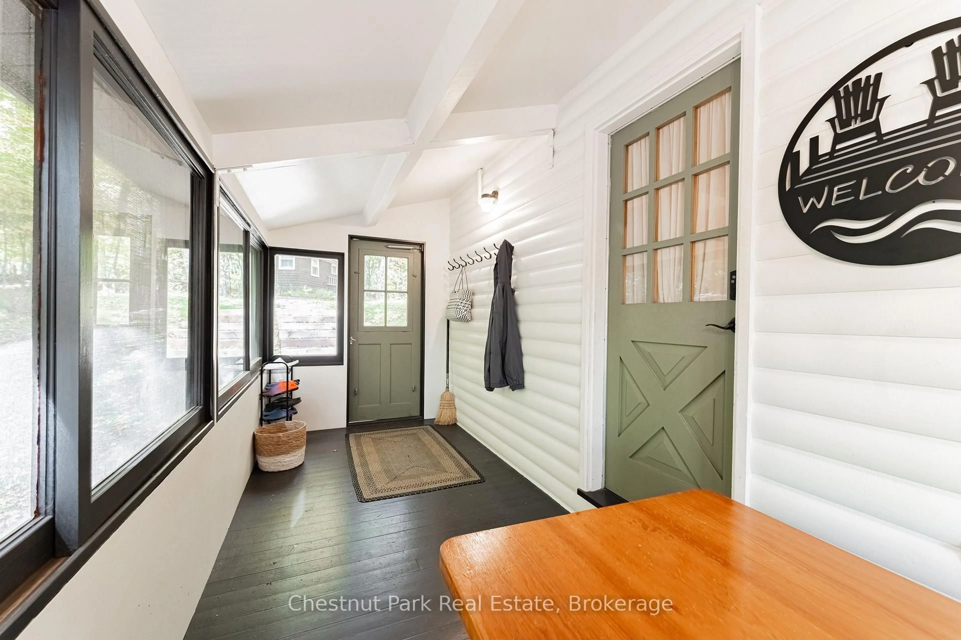 Indoor entryway for 639 Evergreen Tr, Huntsville Ontario P0B 1M0