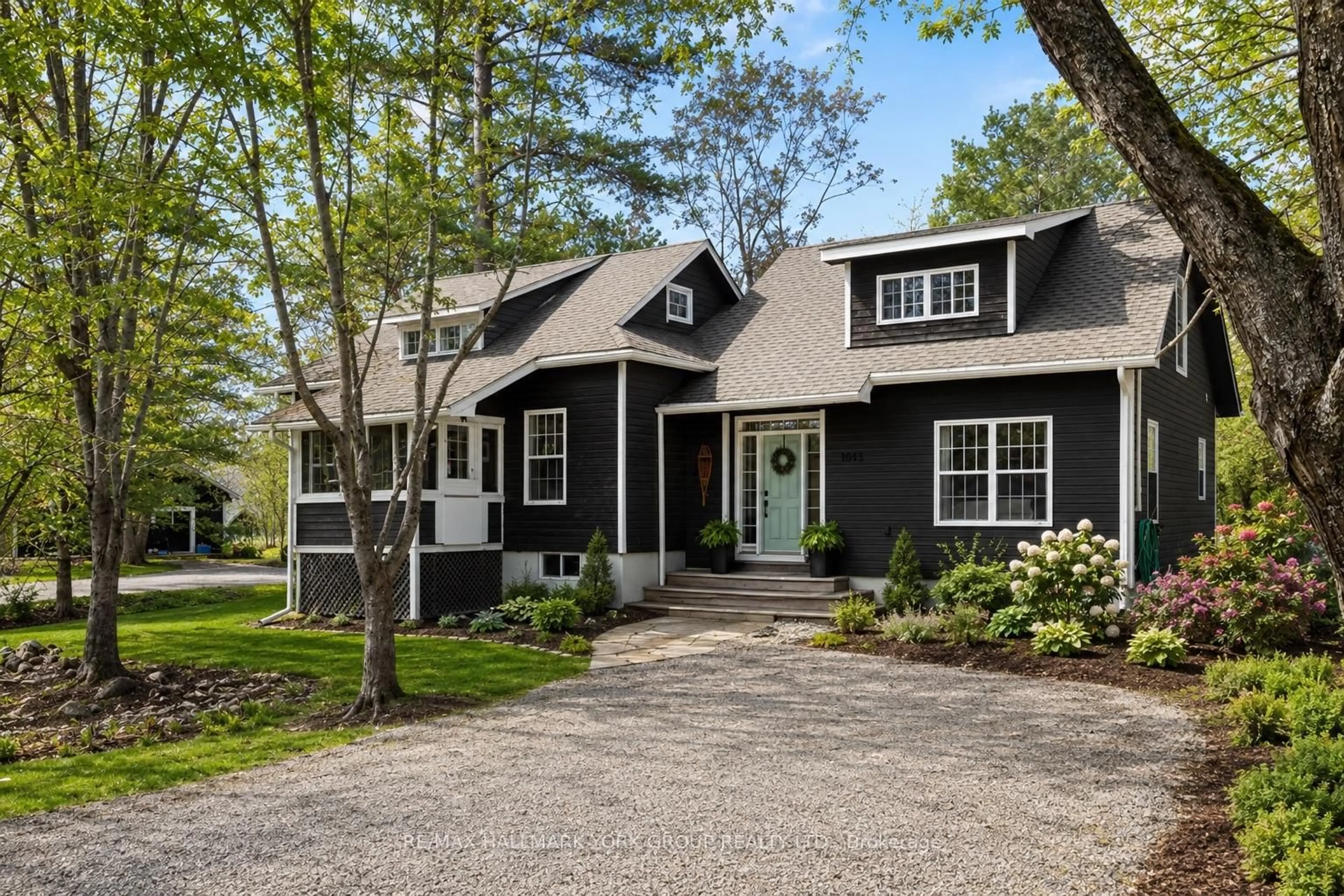 Home with vinyl exterior material, street for 1013 Grey St, Muskoka Lakes Ontario P0C 1A0