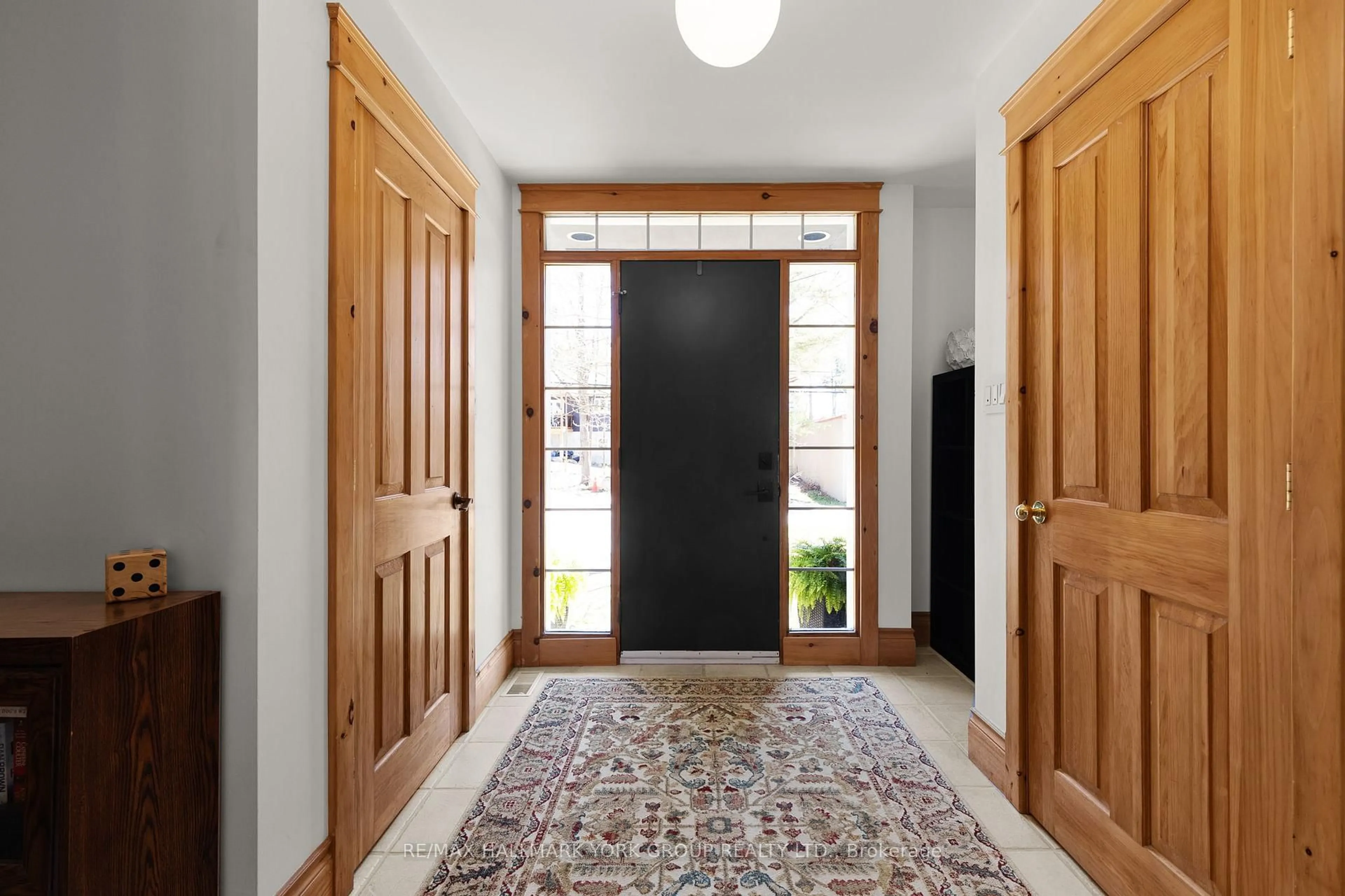 Indoor entryway for 1013 Grey St, Muskoka Lakes Ontario P0C 1A0