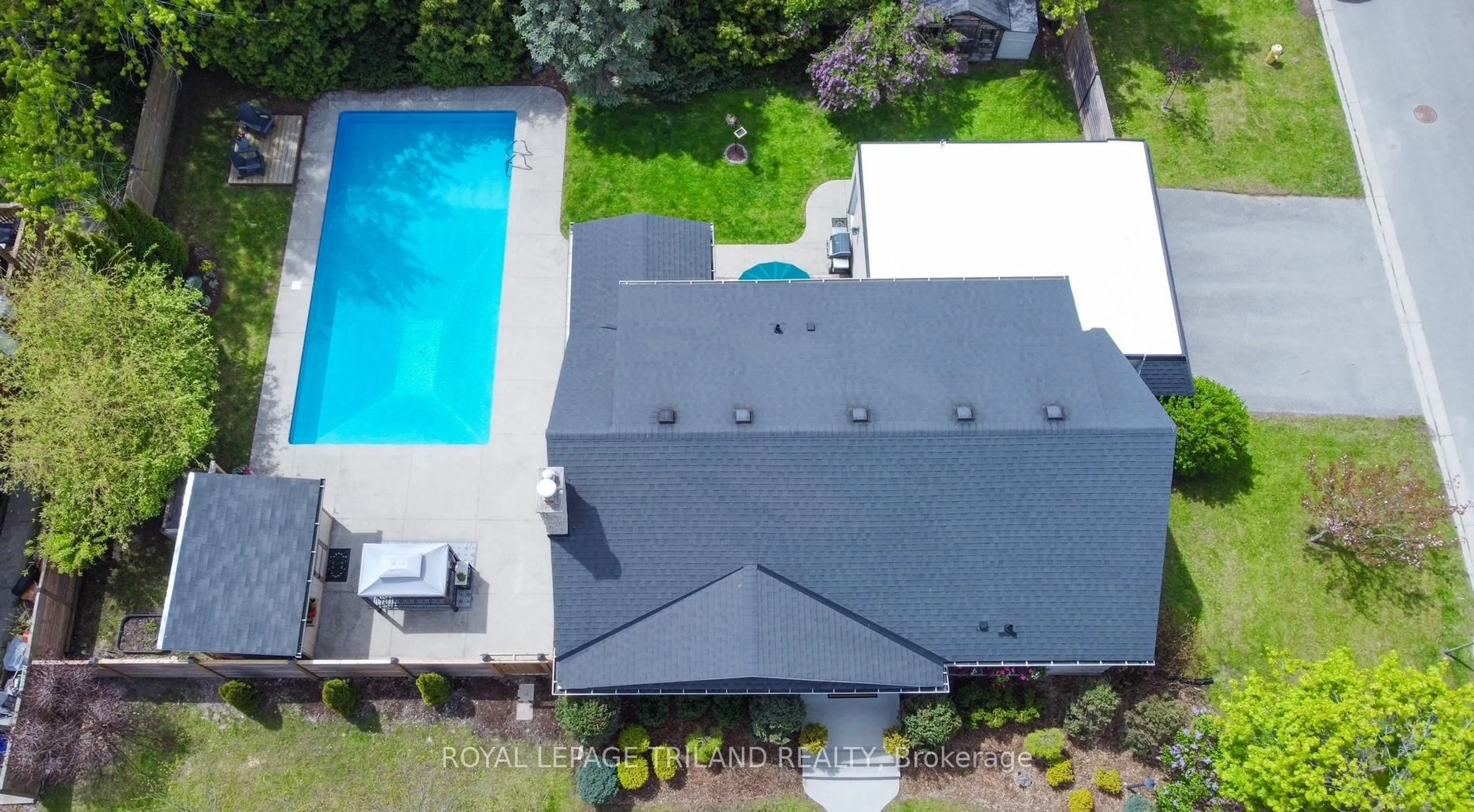 A pic from outside/outdoor area/front of a property/back of a property/a pic from drone, unknown for 9 Cowan Ave, London South Ontario N6C 4E7