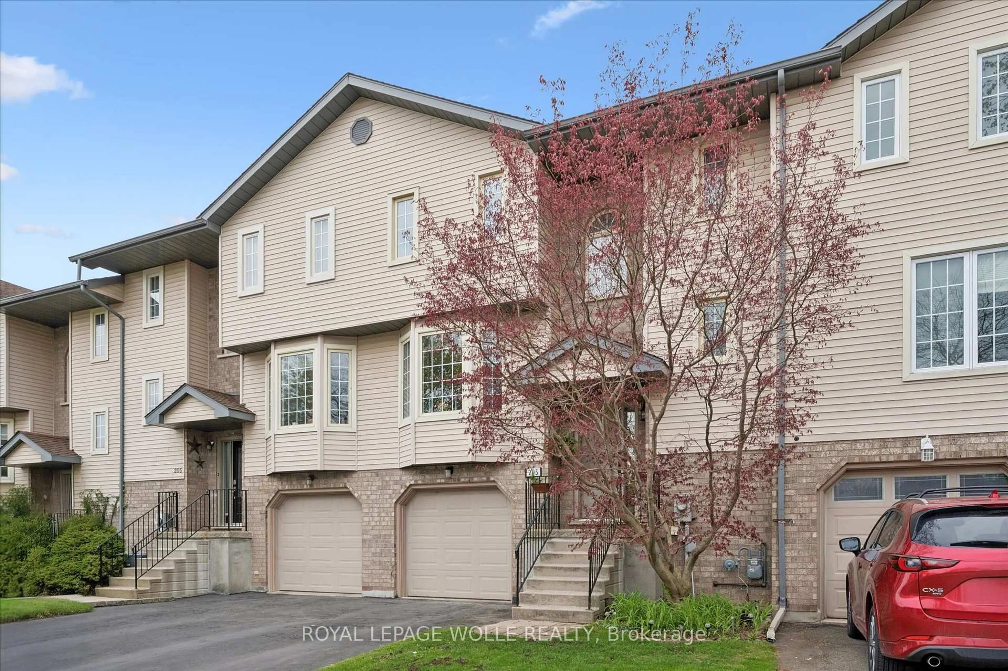 Unknown for 203 Baker St, Waterloo Ontario N2T 2L8