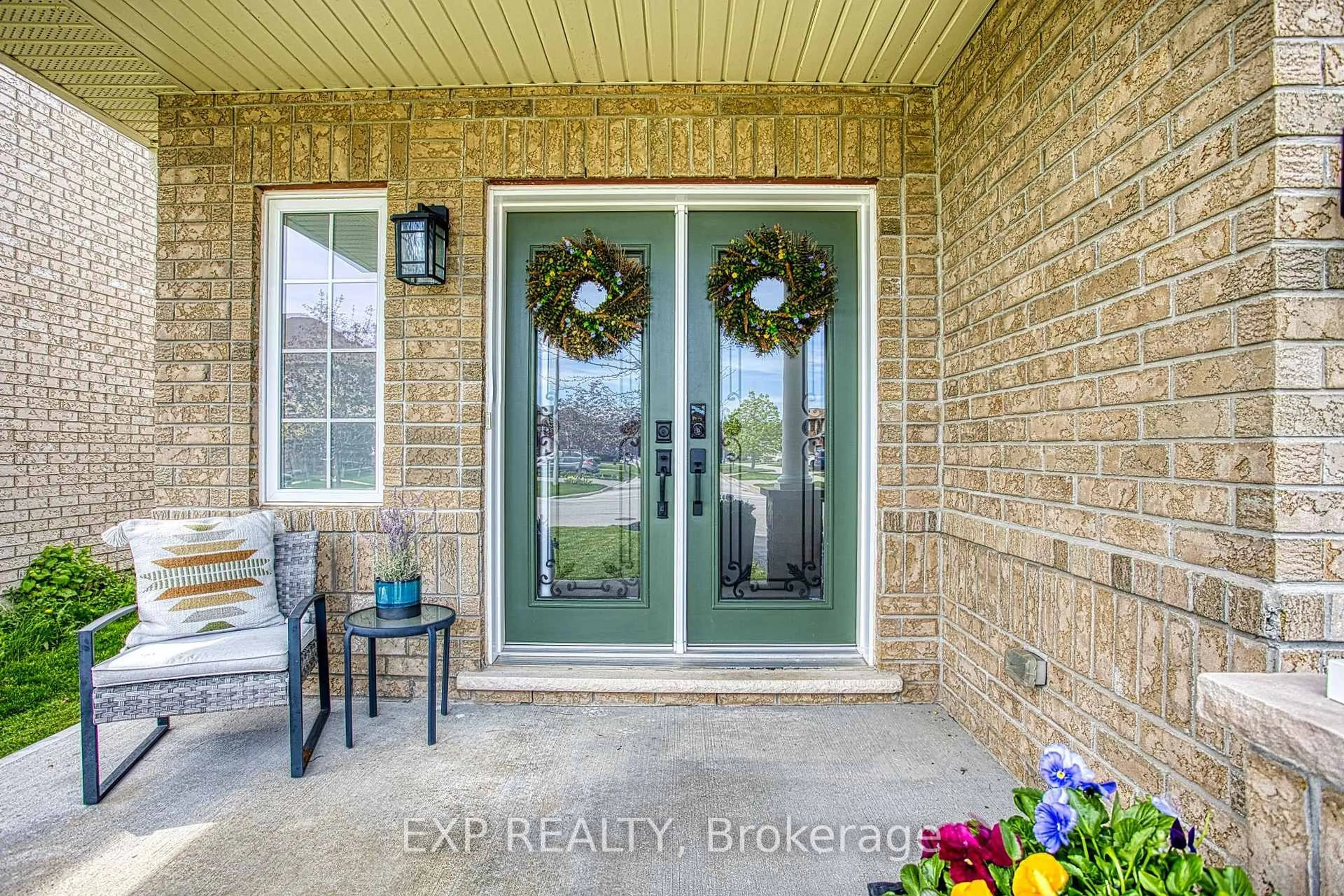 Indoor entryway for 49 Lampman Dr, Grimsby Ontario L3M 0E5