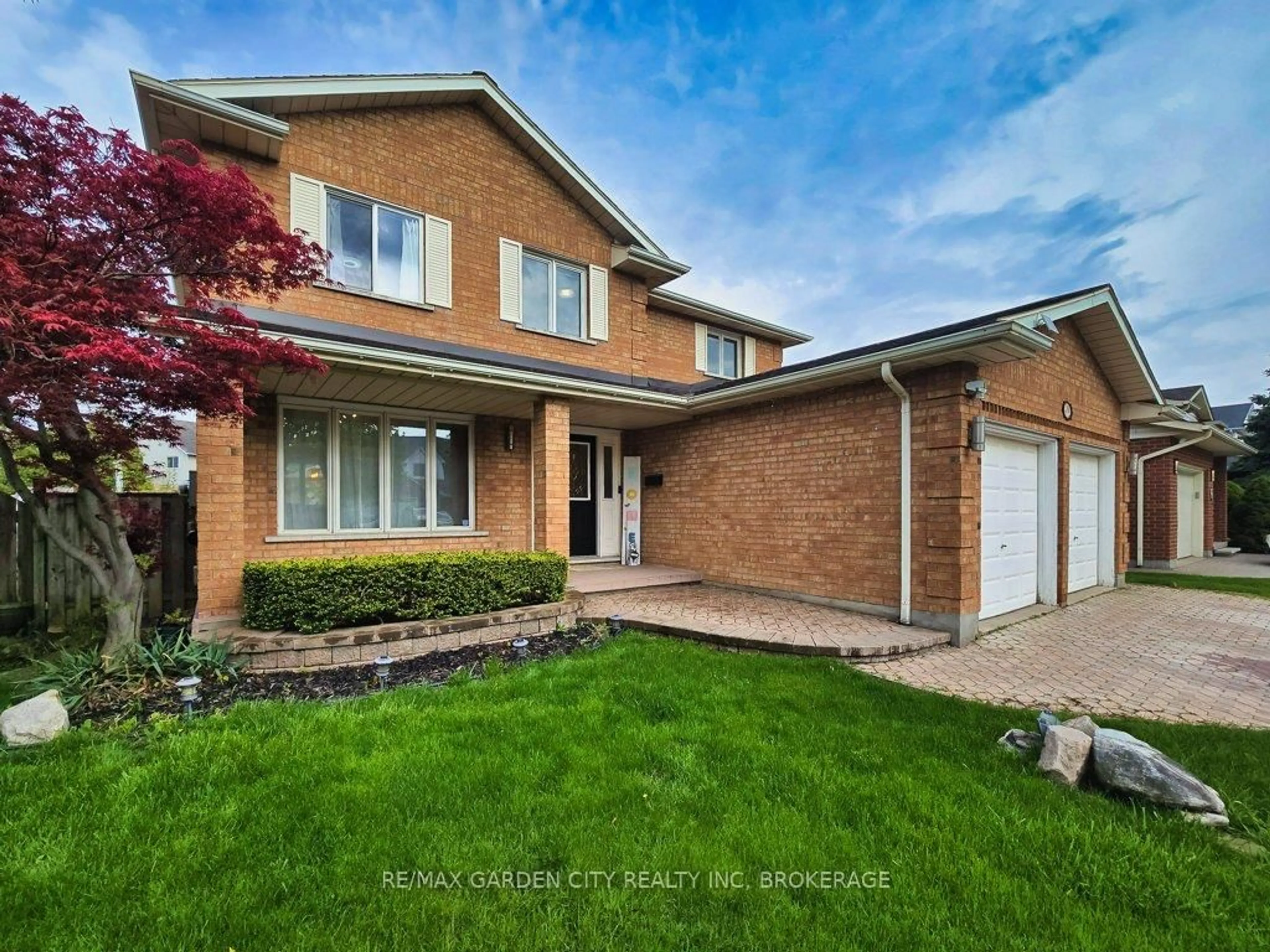 Home with brick exterior material, street for 20 CONSIGLIA Dr, St. Catharines Ontario L2S 3M8