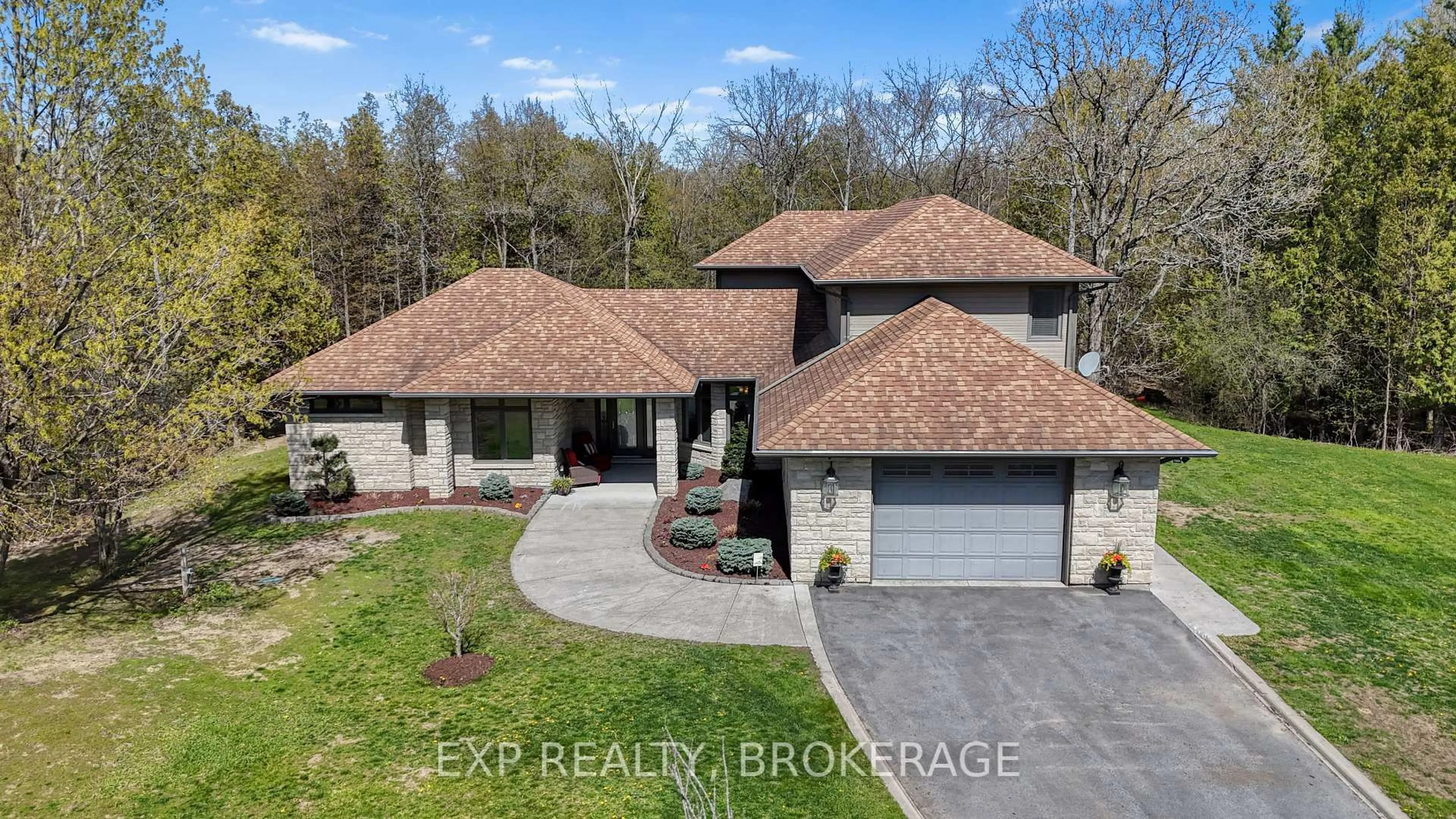 A pic from outside/outdoor area/front of a property/back of a property/a pic from drone, unknown for 1800 SYDENHAM Rd, Kingston Ontario K7L 4V4