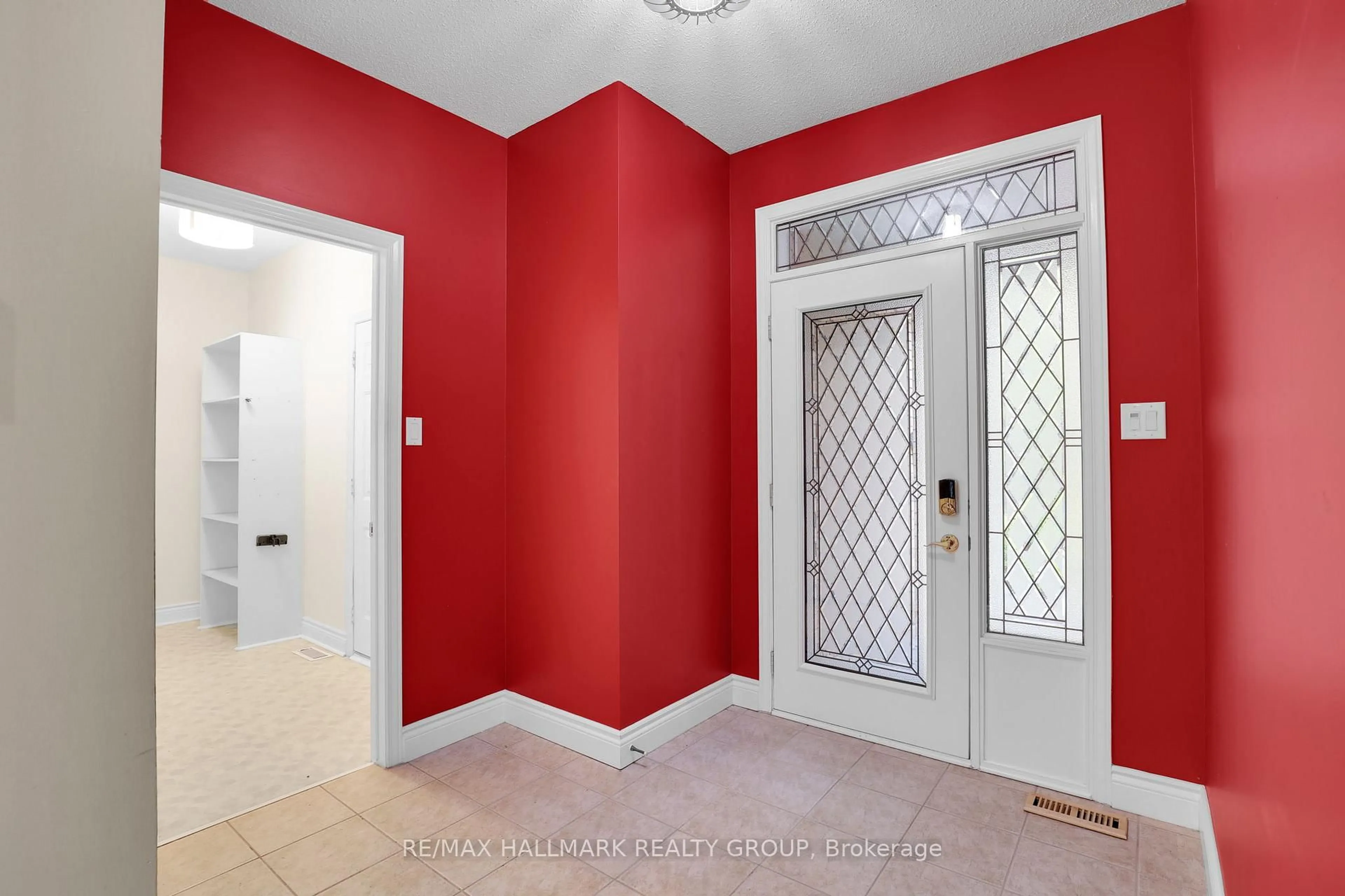 Indoor entryway for 59 Paxton Lane, Ottawa Ontario K1B 1B7