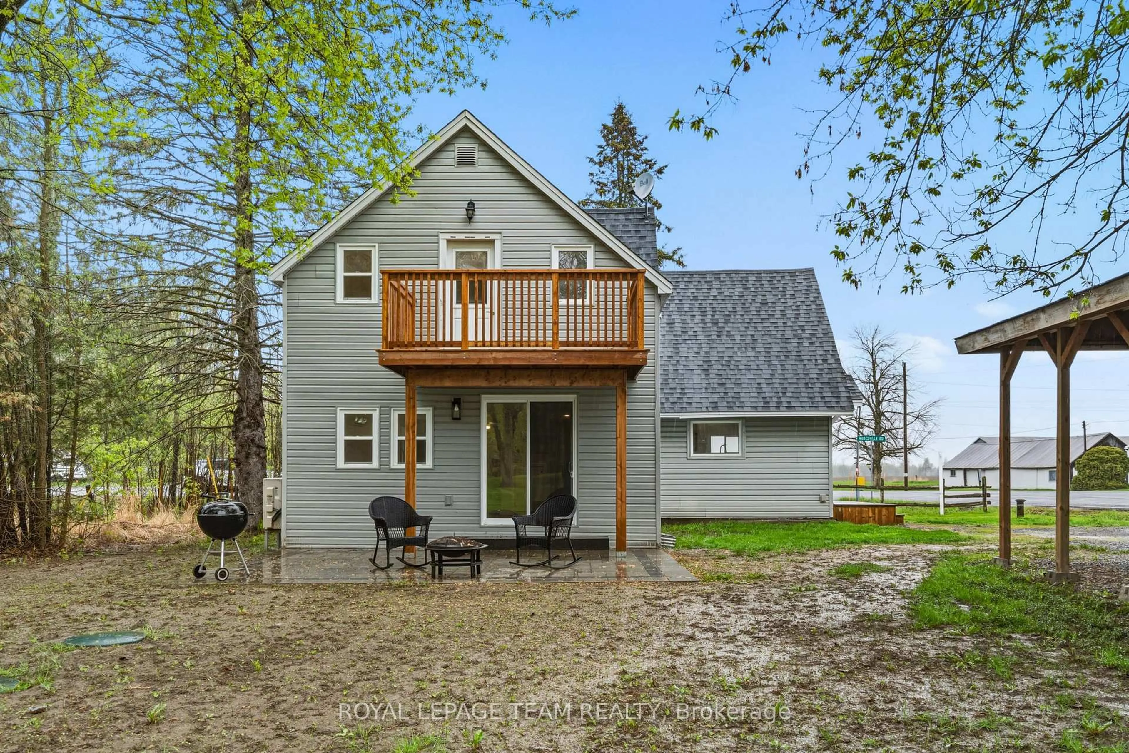 Home with vinyl exterior material, water/lake/river/ocean view for 4409 Carman Rd, South Dundas Ontario K0E 1C0