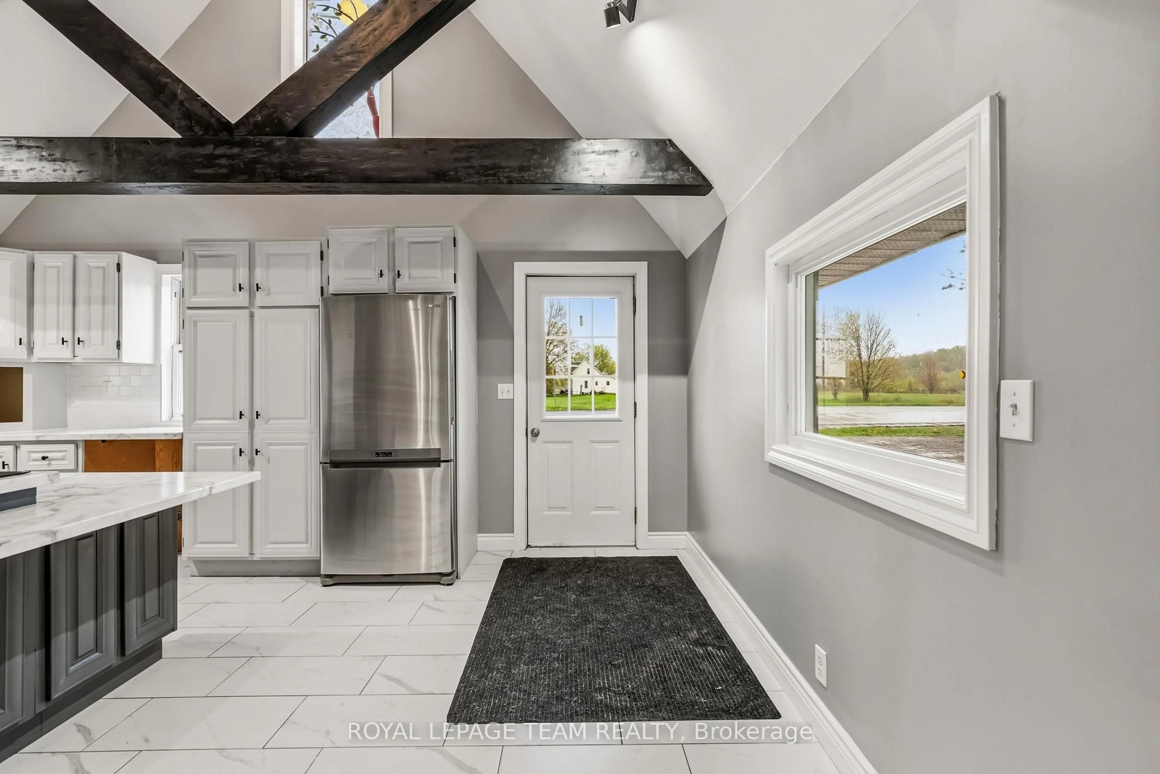 Indoor entryway for 4409 Carman Rd, South Dundas Ontario K0E 1C0