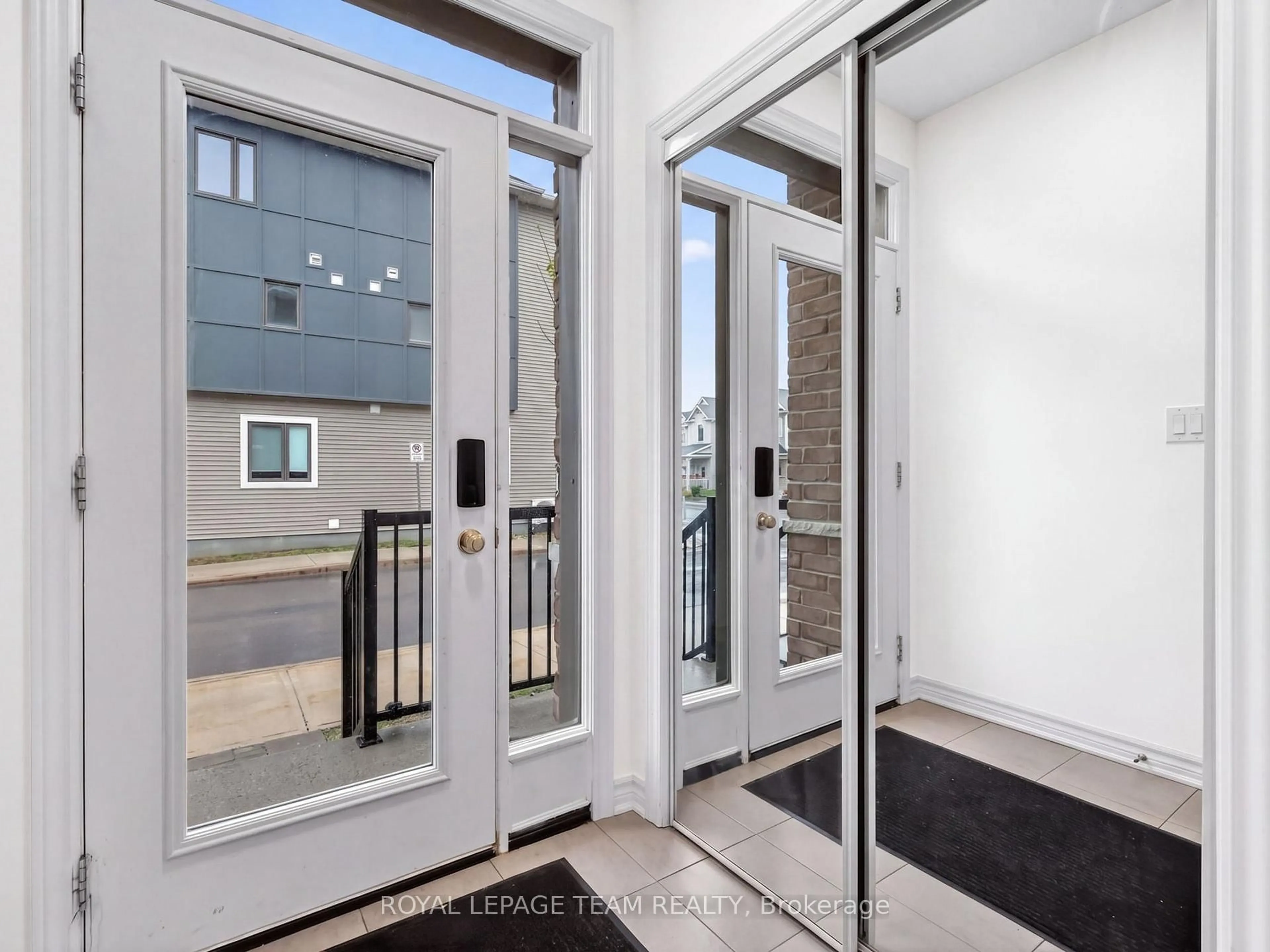 Indoor entryway for 105 Walleye Private, Ottawa Ontario K2J 6L3