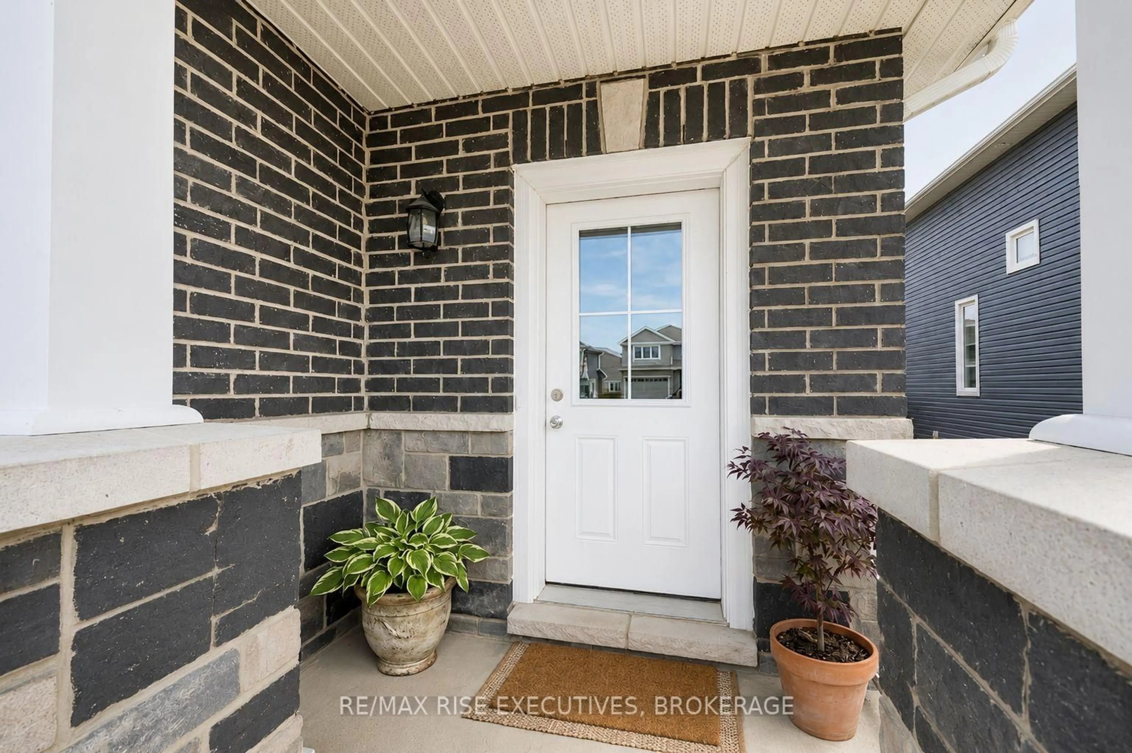 Indoor entryway for 106 Hazlett St, Loyalist Ontario K7N 0C1