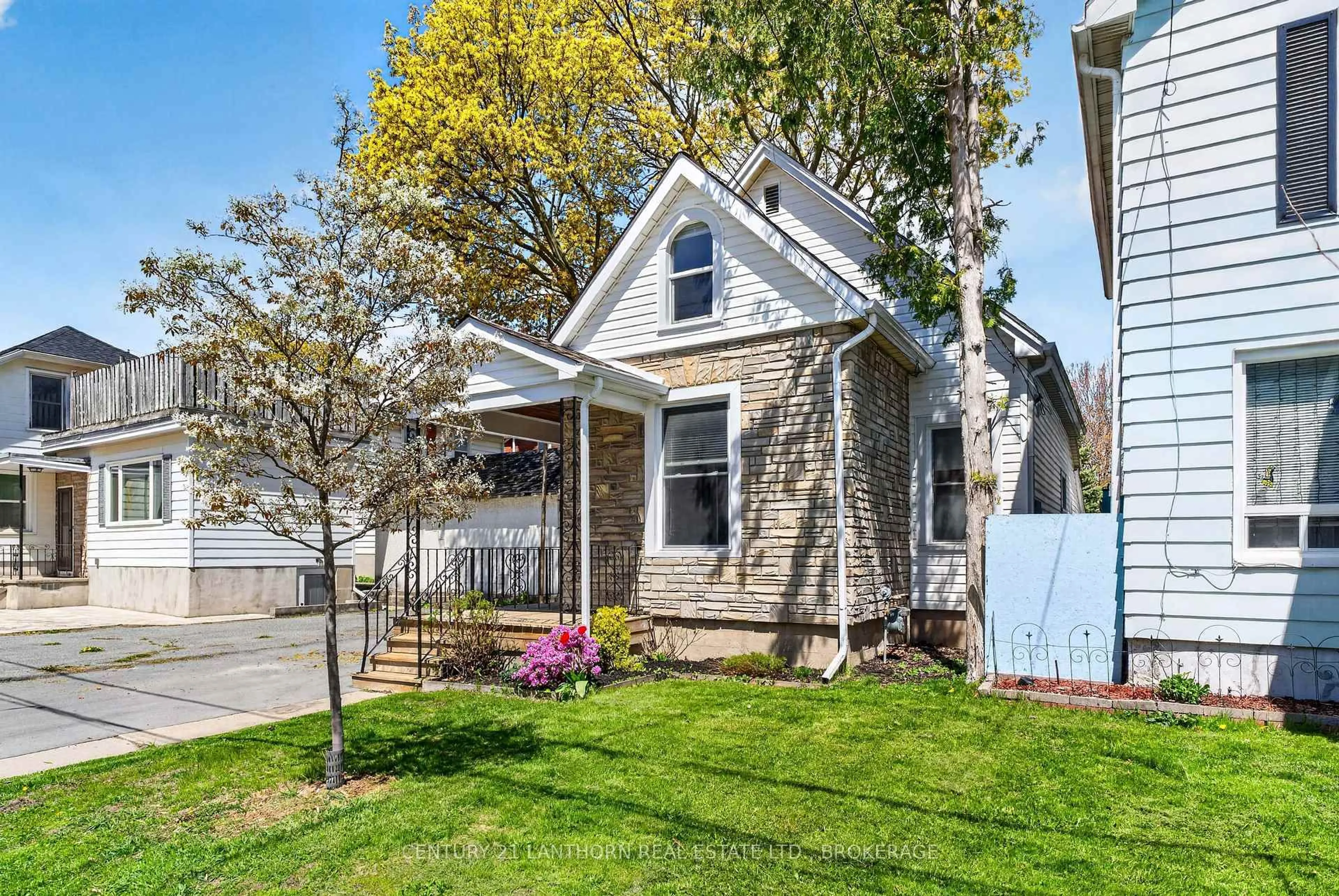 Home with vinyl exterior material, street for 23 Jenkins St, Kingston Ontario K7K 1N4