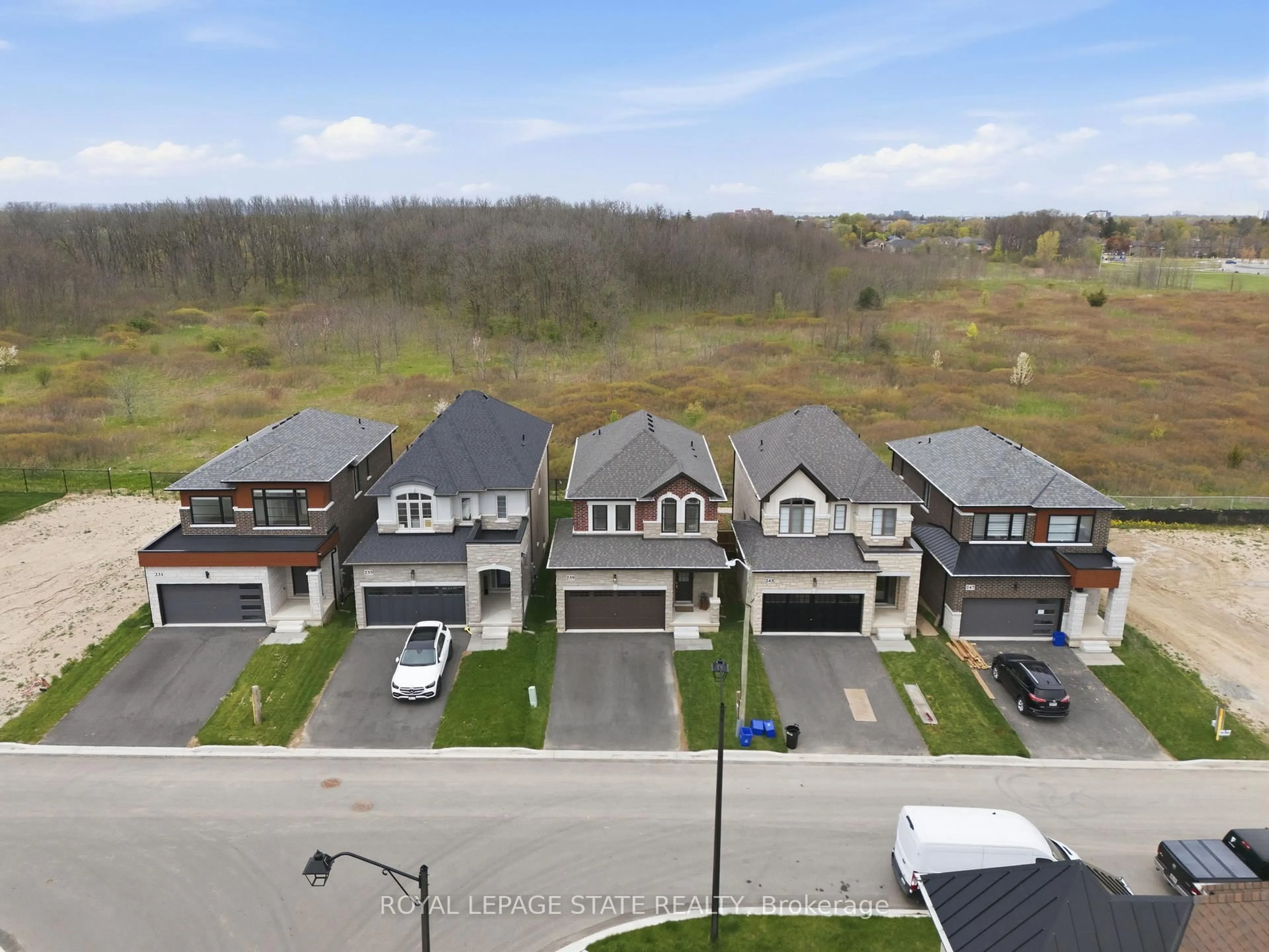 A pic from outside/outdoor area/front of a property/back of a property/a pic from drone, street for 239 Alessio Dr, Hamilton Ontario L9B 0K7
