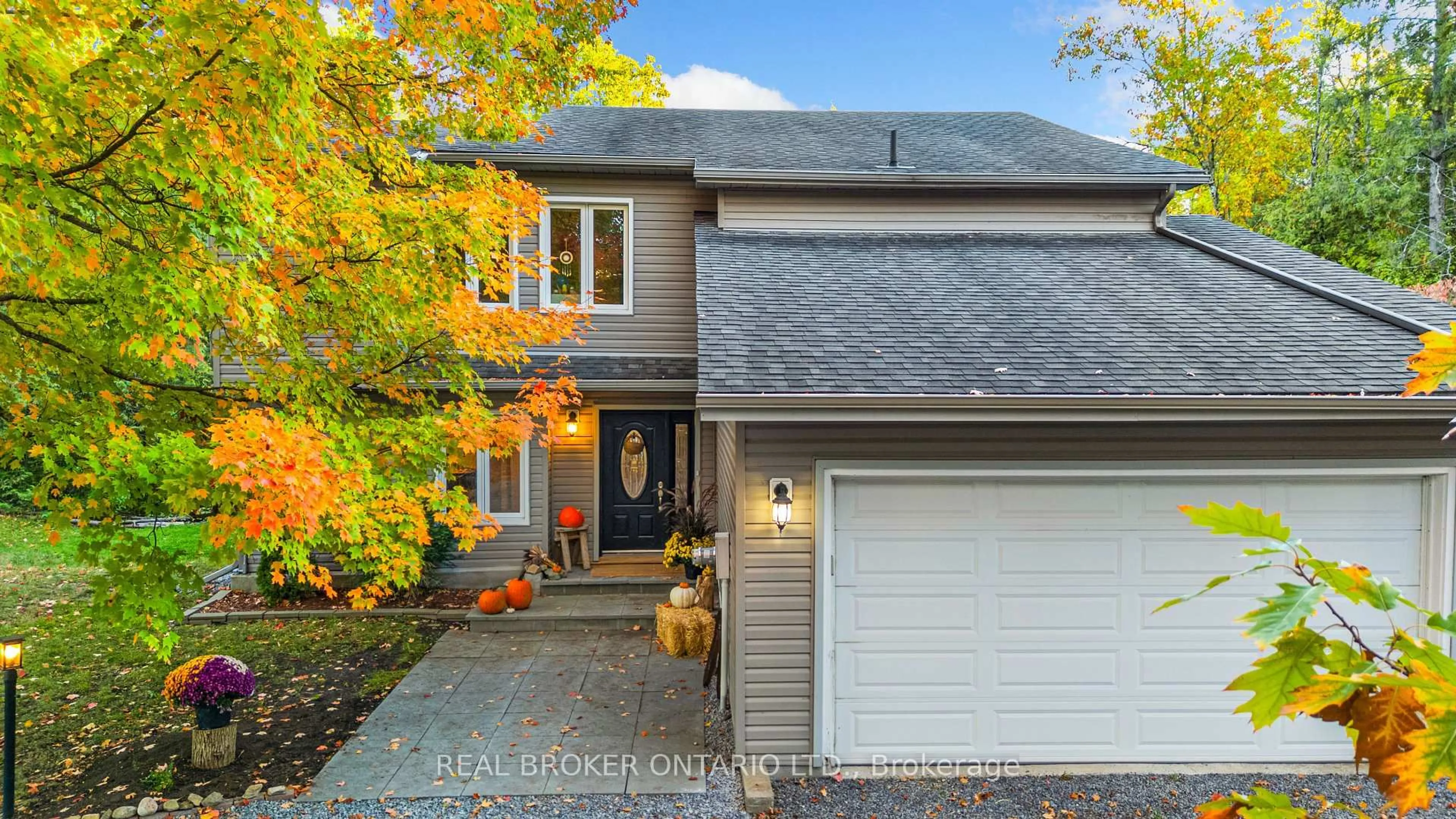 Home with brick exterior material, street for 967 Upper Dwyer Hill Rd, Carp Ontario K0A 1L0