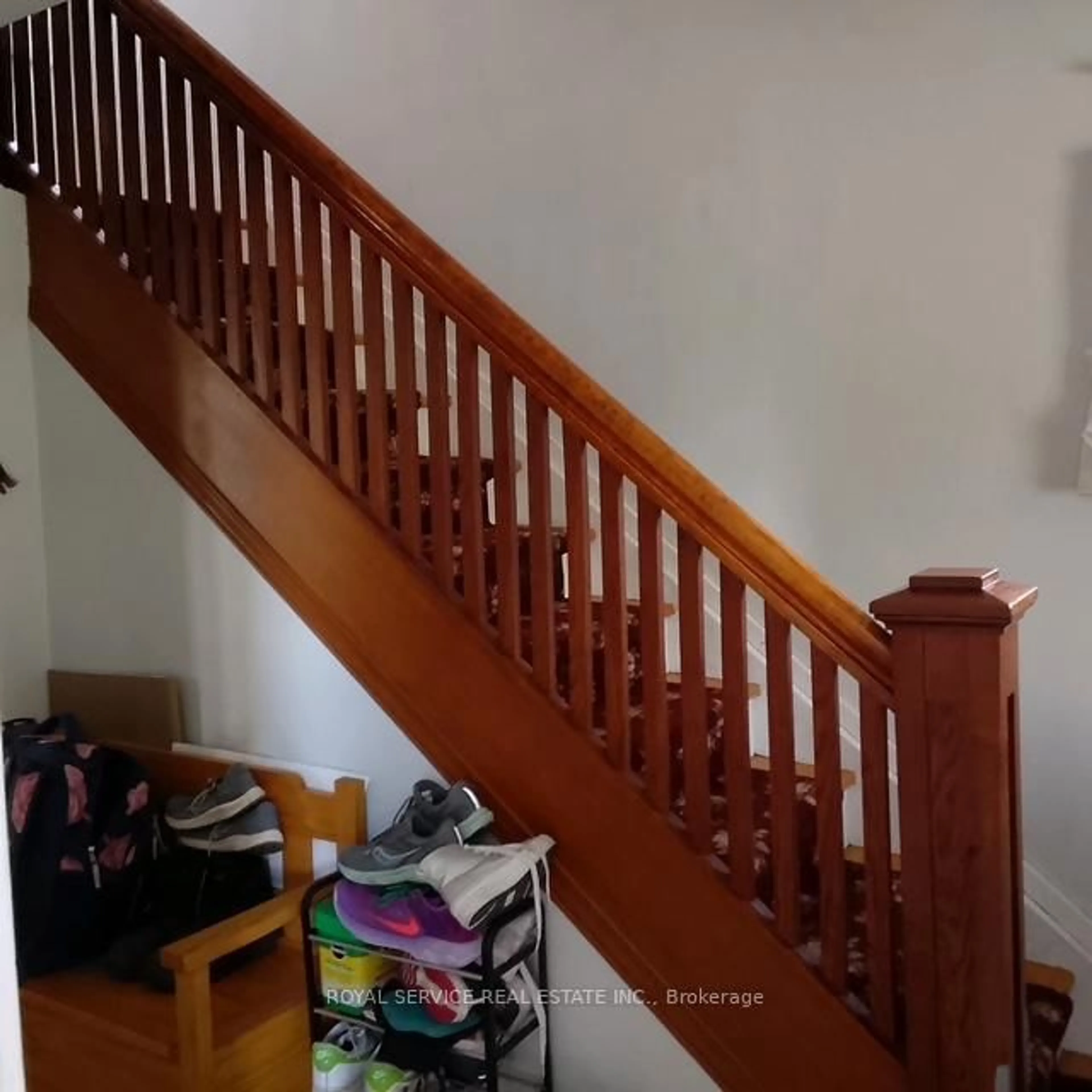 Stairs for 42 Harcourt St, Port Hope Ontario L1A 1M4